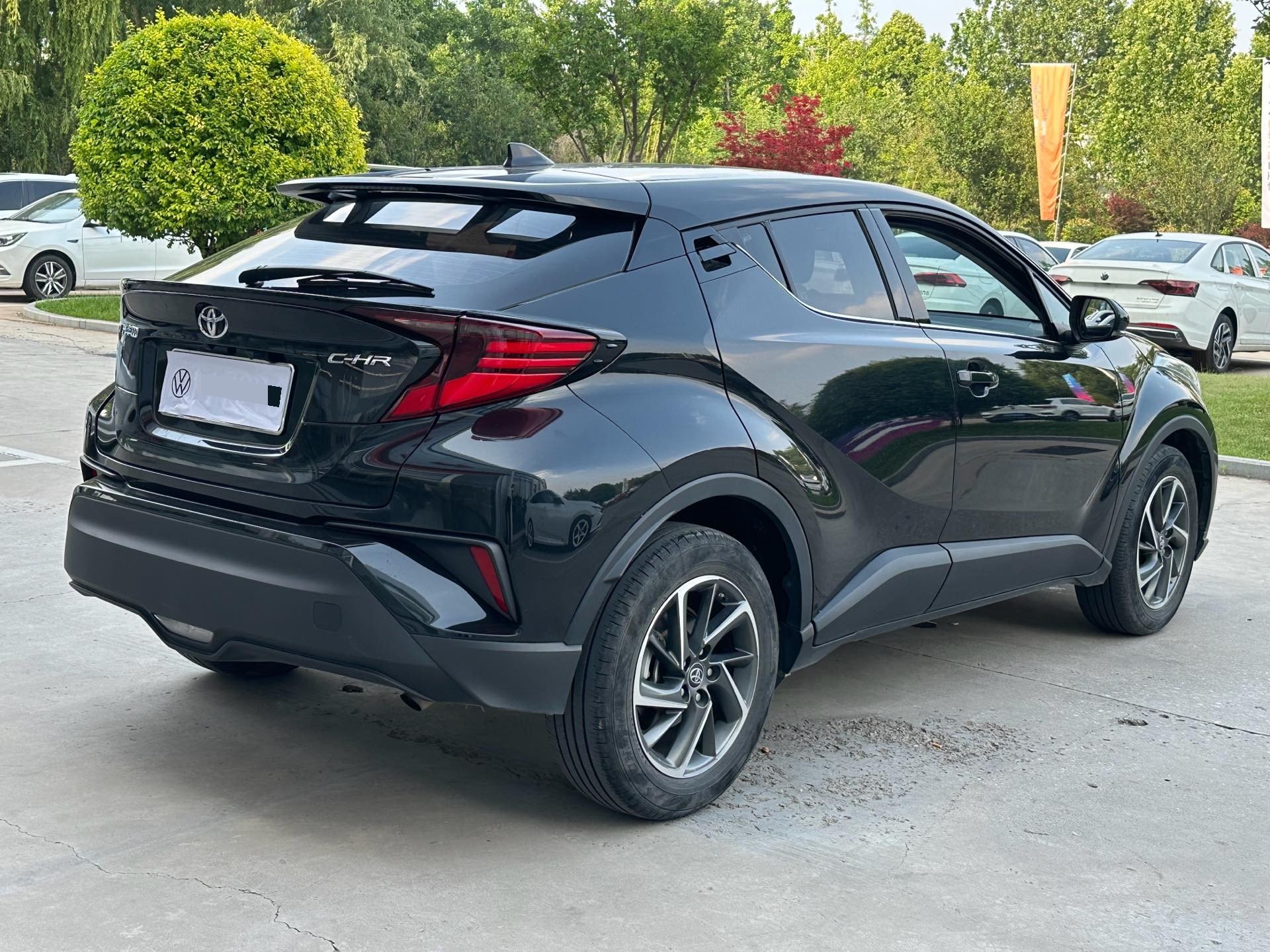 丰田 2022款 C-HR 2.0 无级 领先版