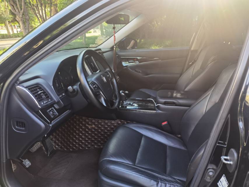 Toyota 2017 Crown 2.0T Sport
