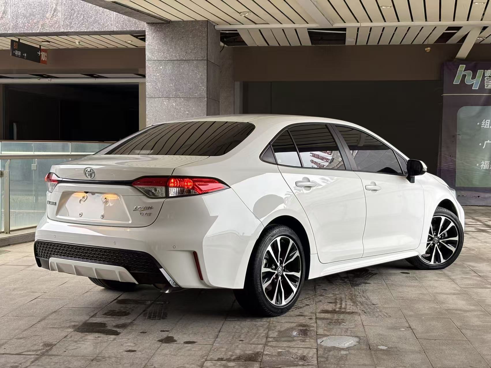 丰田 2022款 雷凌 1.2T 无级 185T 豪华版