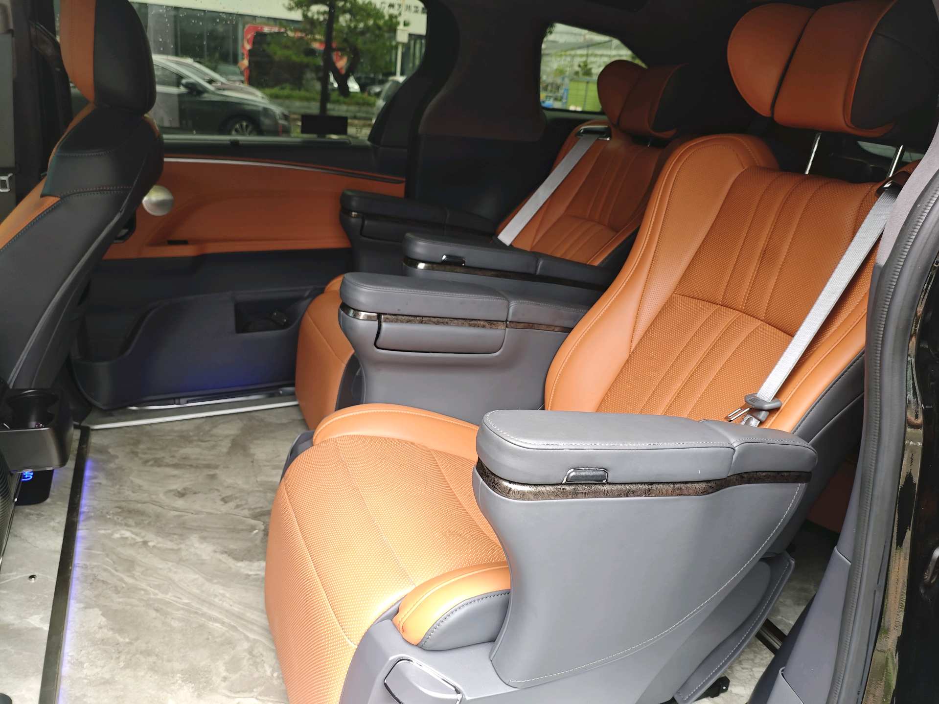 Toyota 2023 Granvia HYBRID 2.5 CVT Comfort Edition