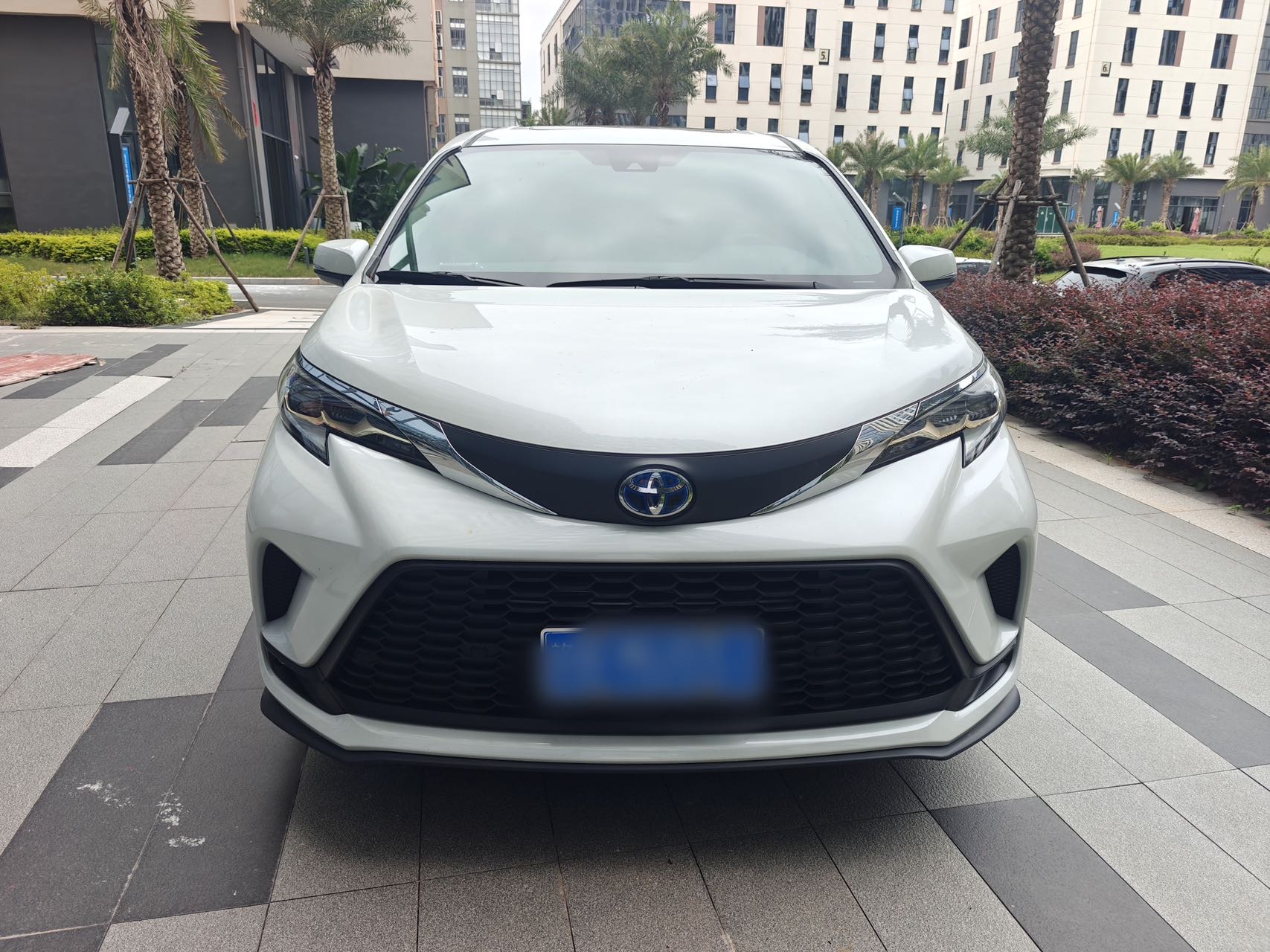 Toyota 2023 Granvia HYBRID 2.5 CVT Comfort