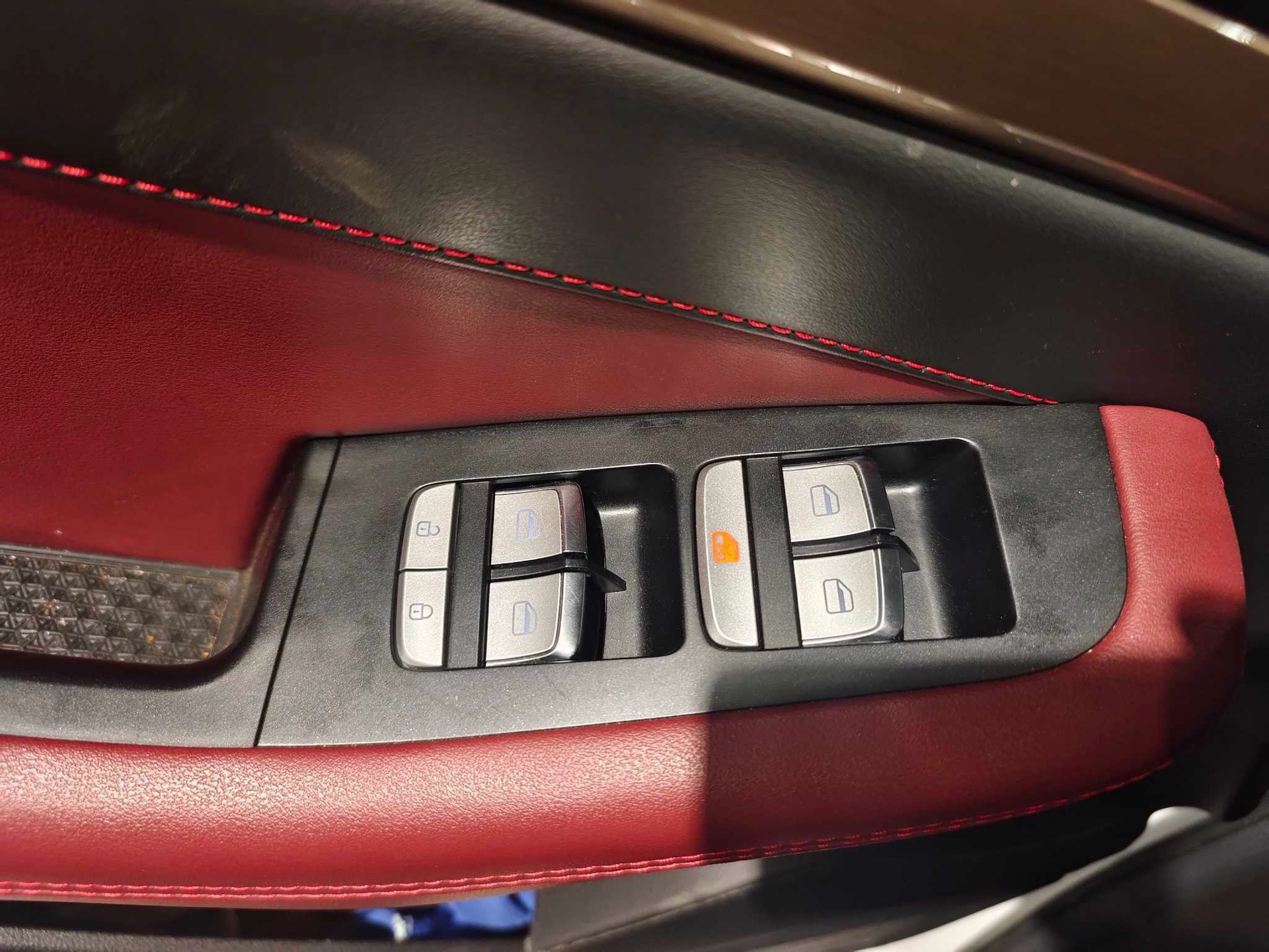 捷途 2023款 X70 1.5T 超越PRO+版7座