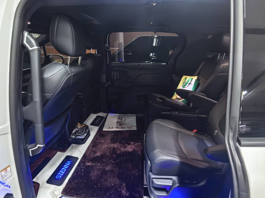 Toyota 2024 Sienna 2.5 CVT 4WD Premium