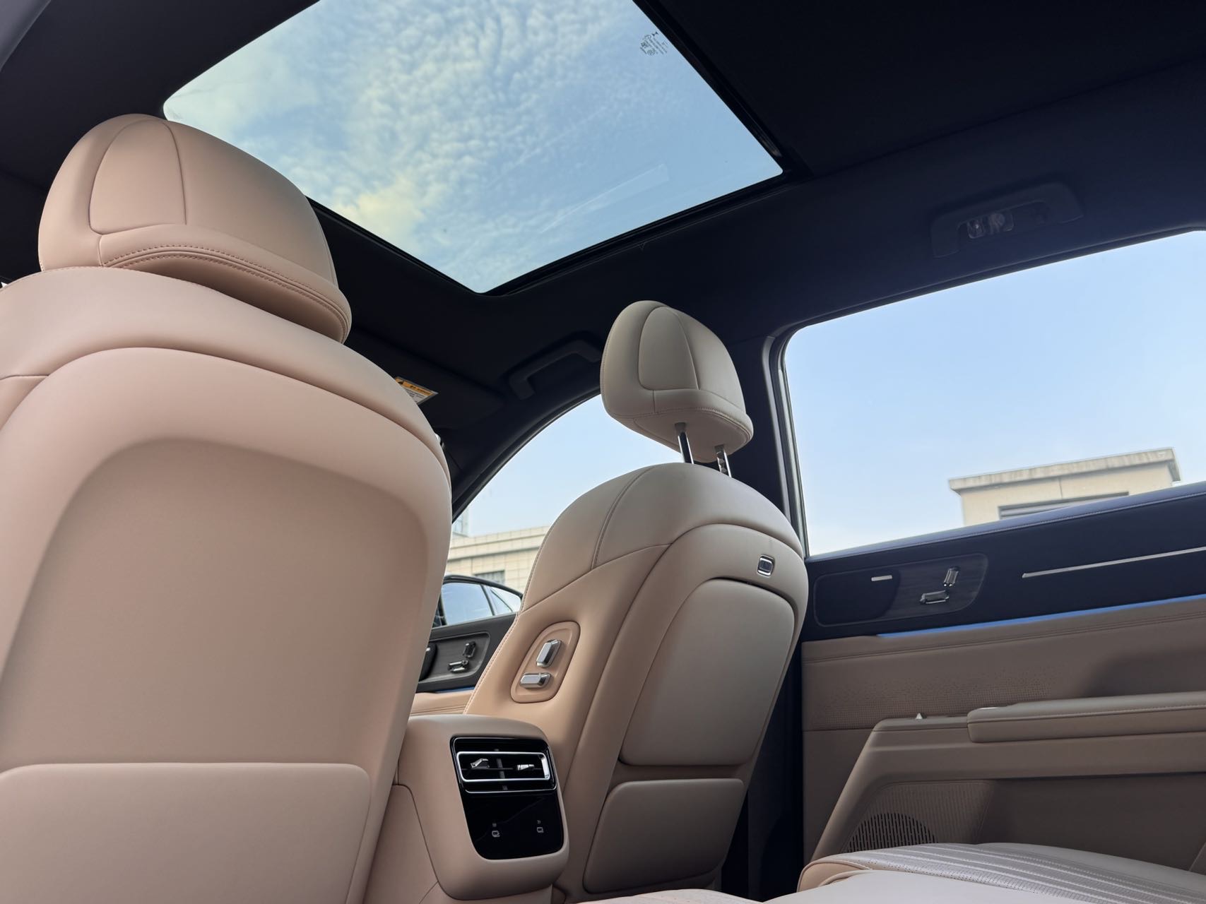 JETOUR 2025 X70L 1.5TD Luxury 7-Seater