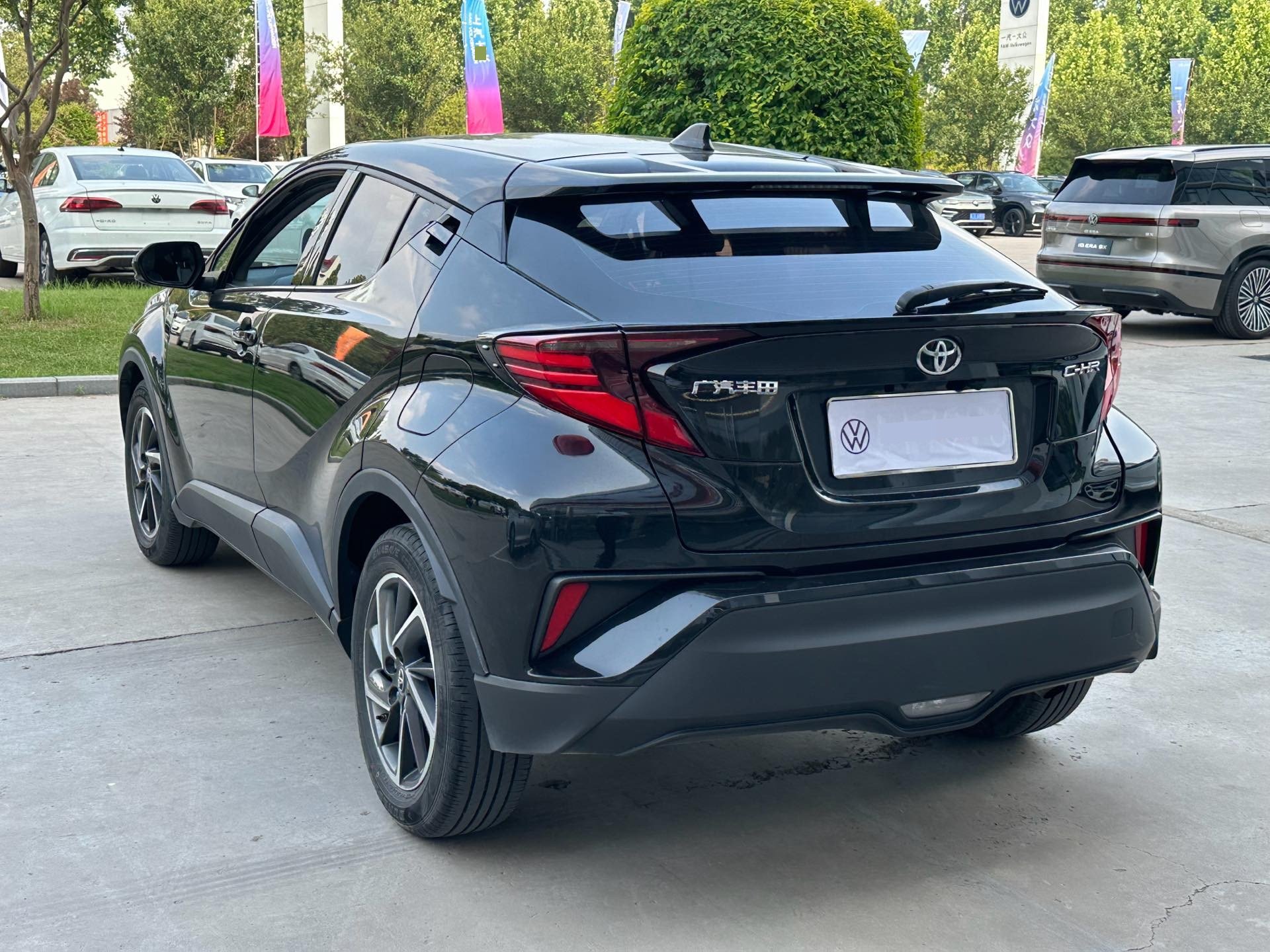 丰田 2022款 C-HR 2.0 无级 领先版