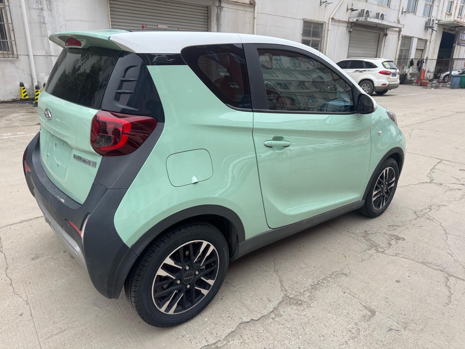 奇瑞 2022款 eQ1 甜粉款 半糖版 磷酸铁锂 30kW 301km(改款)