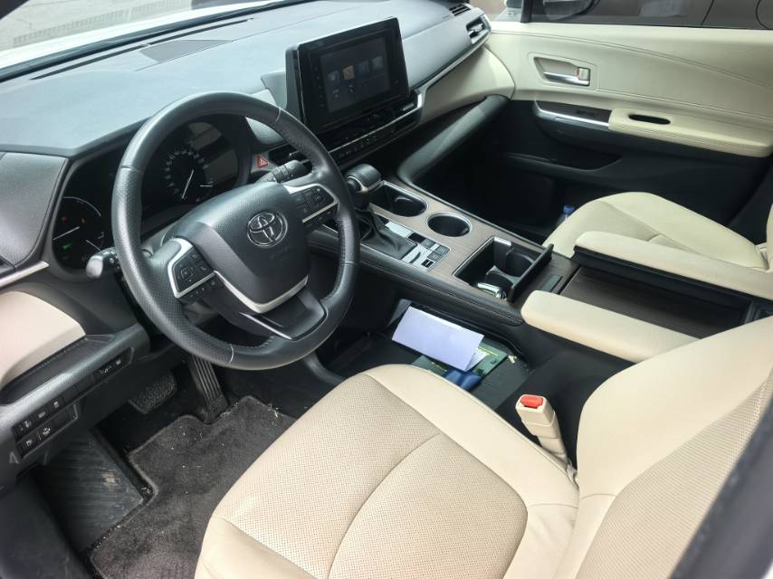 Toyota 2023 Sienna 2.5 CVT Luxury Edition