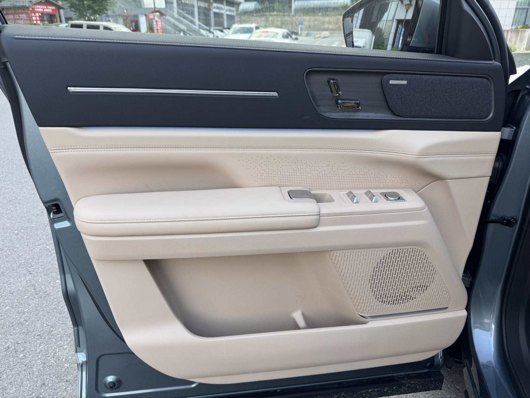 JETOUR 2025 X70L 1.5TD Luxury 7-Seater