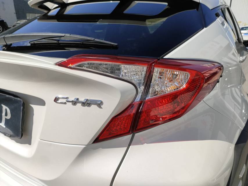 Toyota 2018 C-HR 2.0 CVT Leading Edition