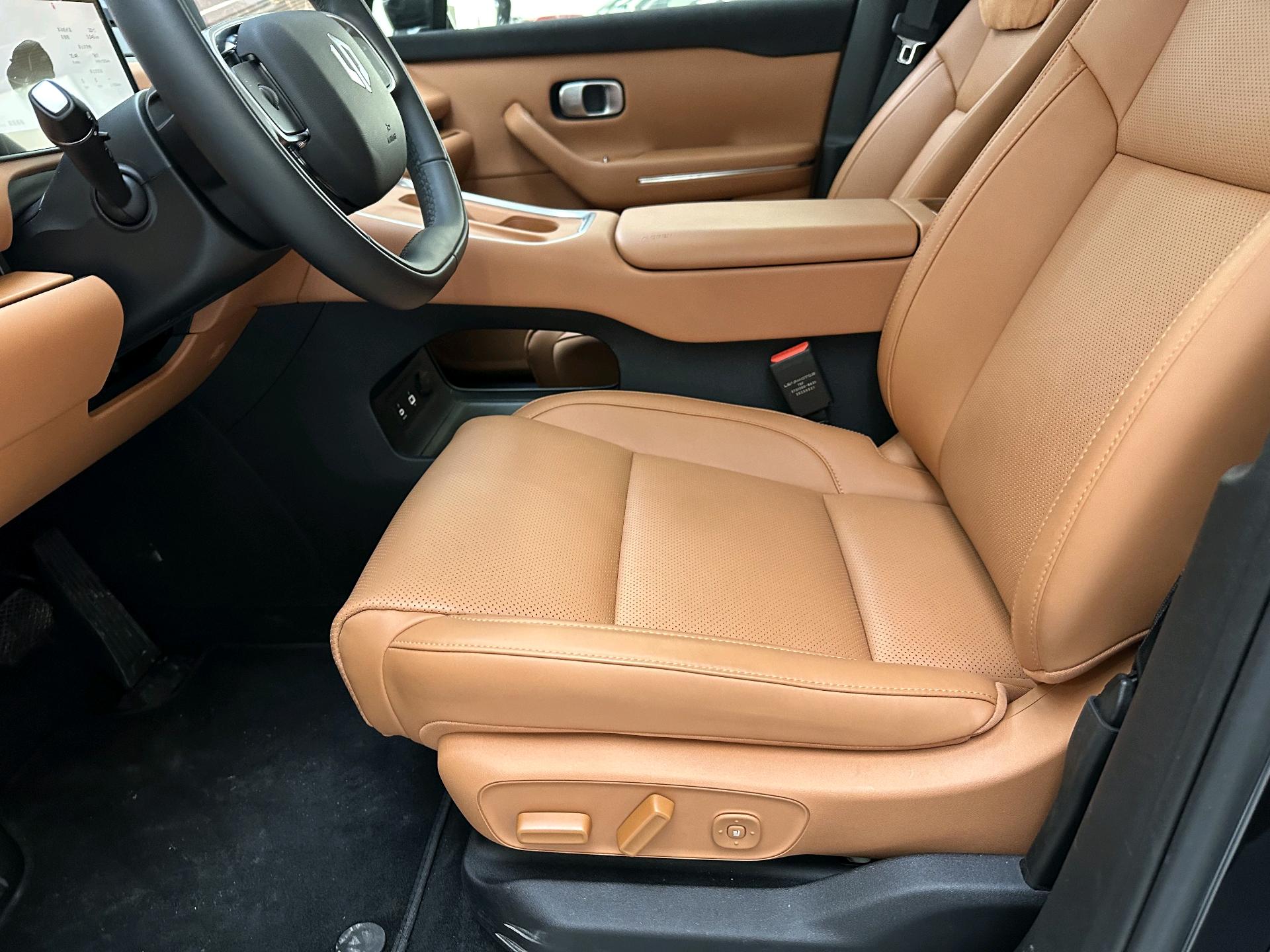 Leapmotor 2026 C16 280 LiDAR Zhizun Edition 6-Seater