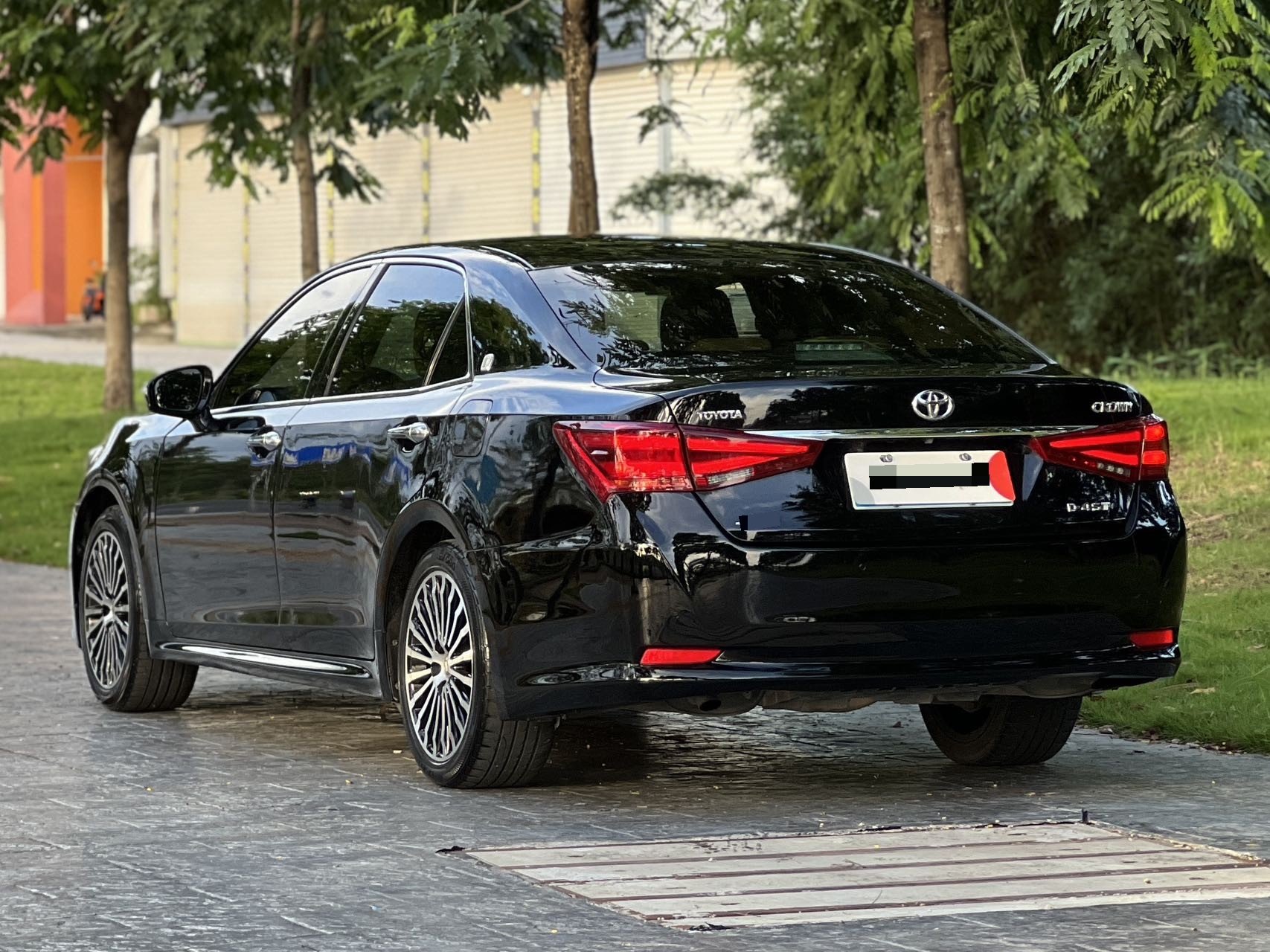 Toyota 2015 Crown 2.5 Fashion Edition