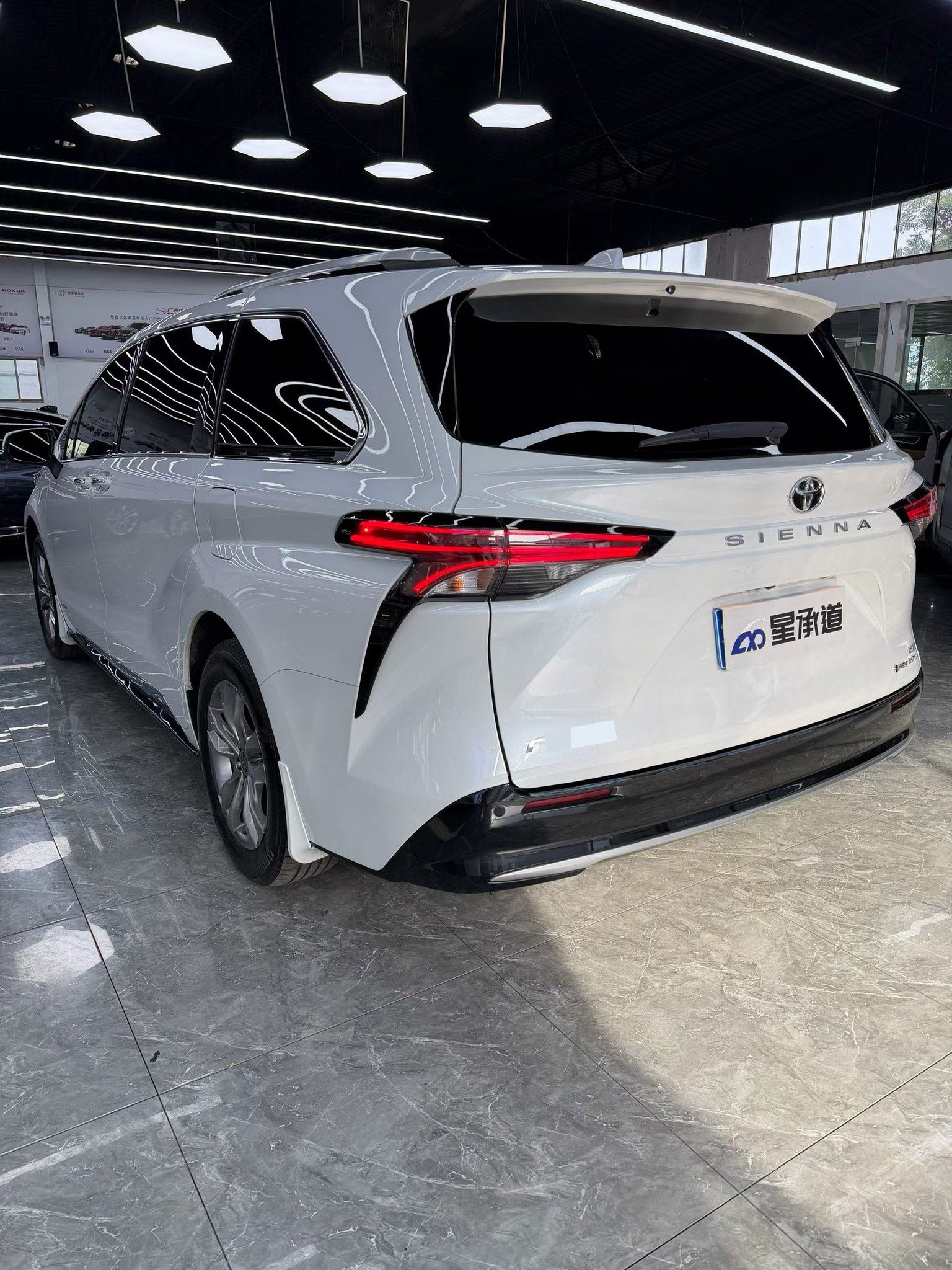 Toyota 2024 Sienna 2.5 CVT 4WD Luxury