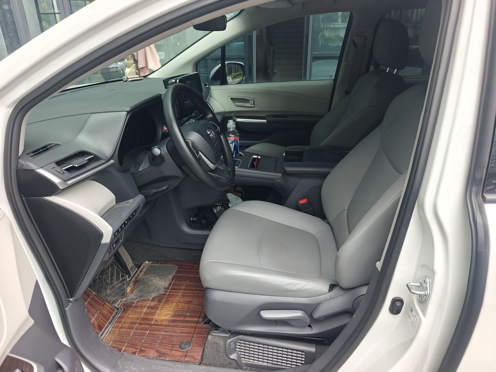 Toyota 2023 Granvia HYBRID 2.5 CVT Comfort