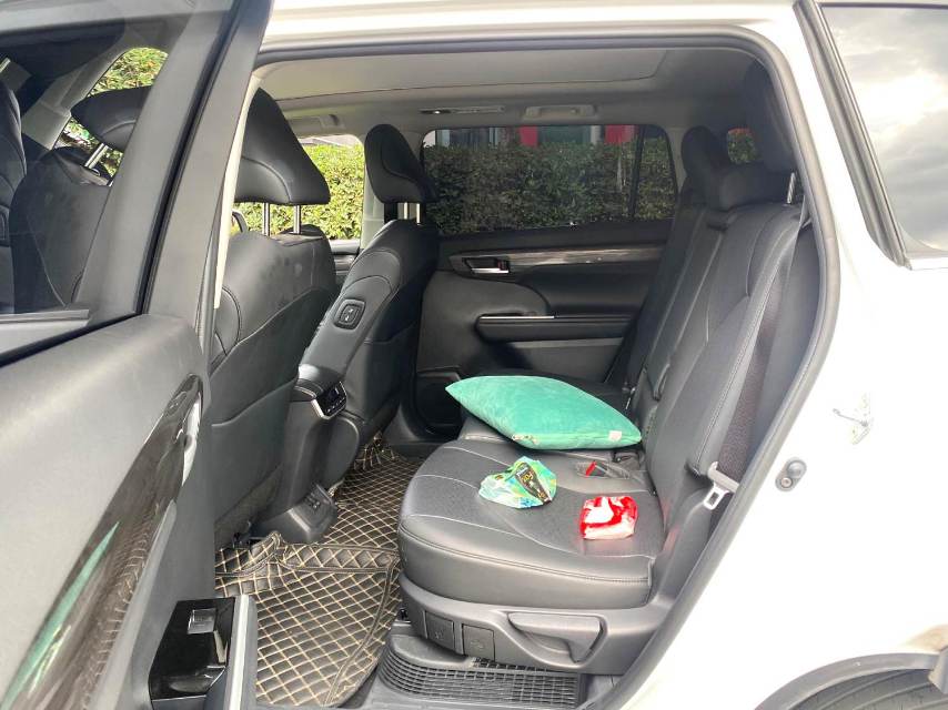 Toyota 2024 Highlander Hybrid 2.5 CVT Intelligent Electric Hybrid 4WD Premium 7-Seater