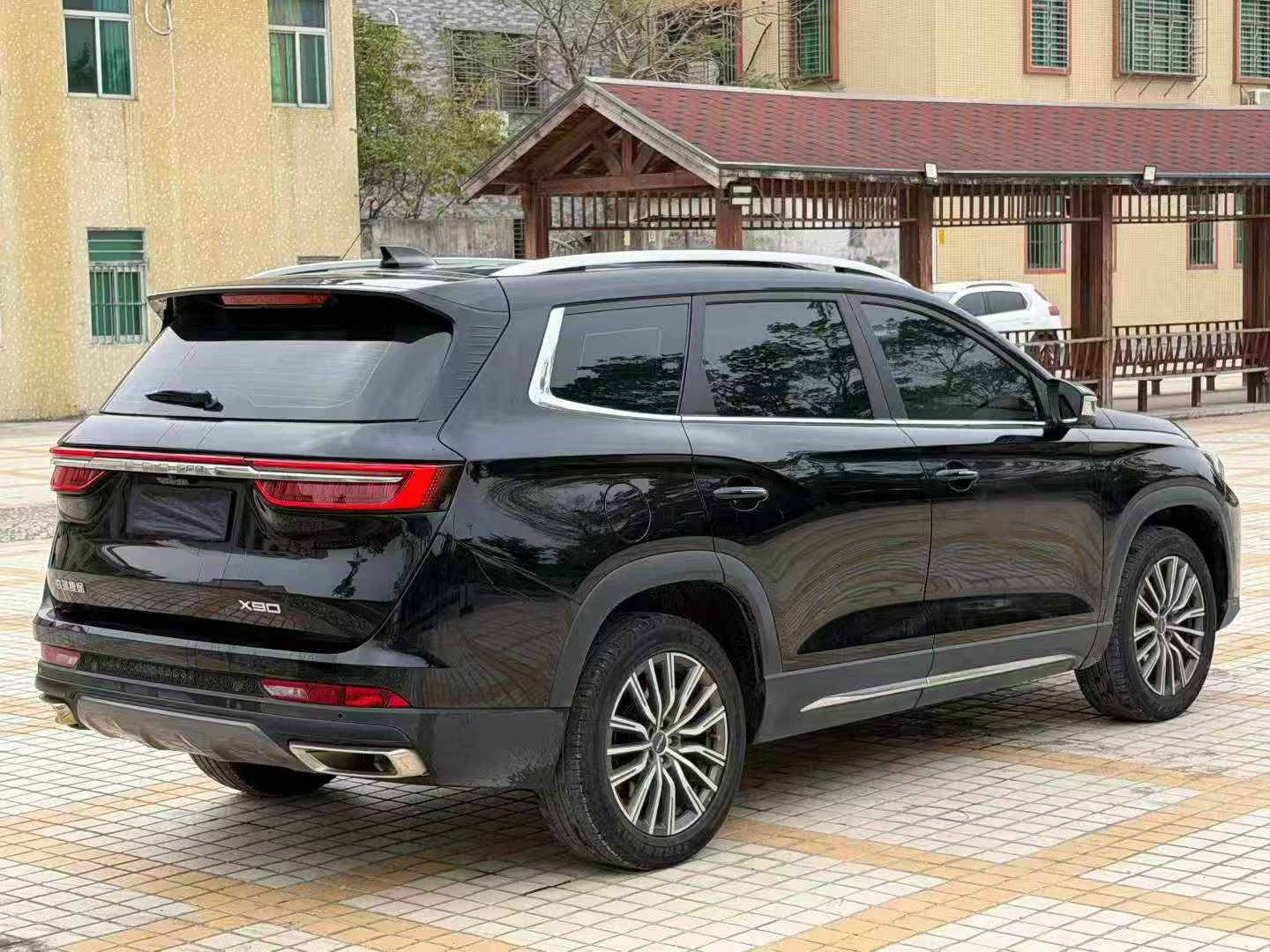 捷途 2021款 X90 PLUS 1.6TD 别墅5座
