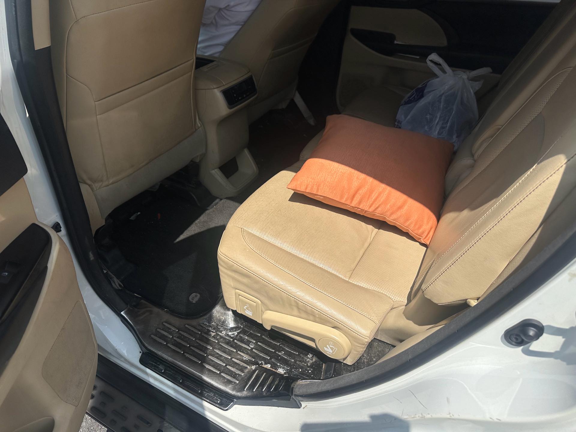 Toyota 2015 Highlander 2.0T 4WD Luxury Navigation 7-Seater