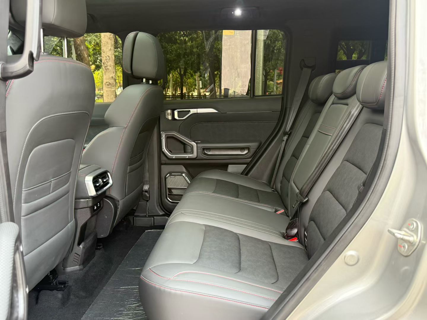 JETOUR 2024 Traveler 2.0T 4WD Silver Dragon Wings