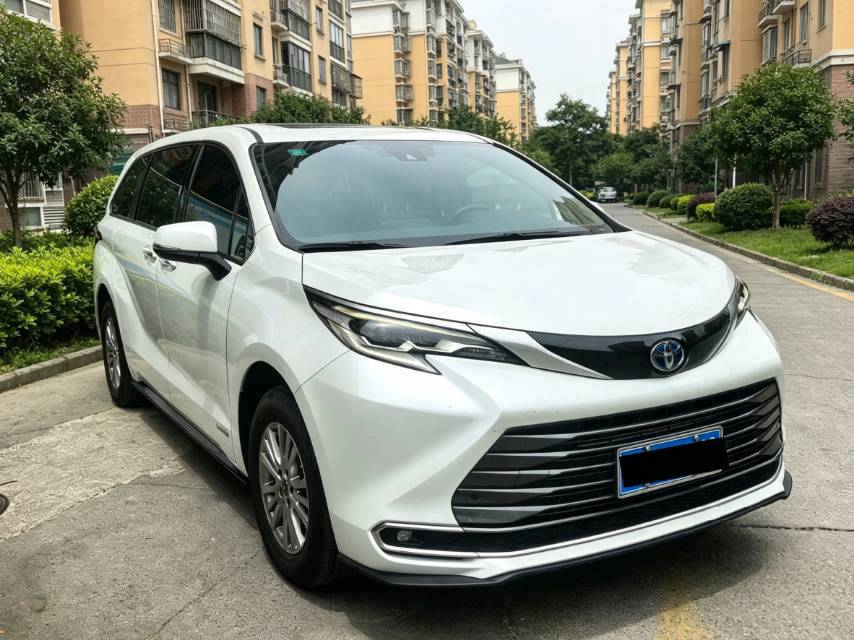 Toyota 2023 Sienna 2.5 CVT Luxury Edition