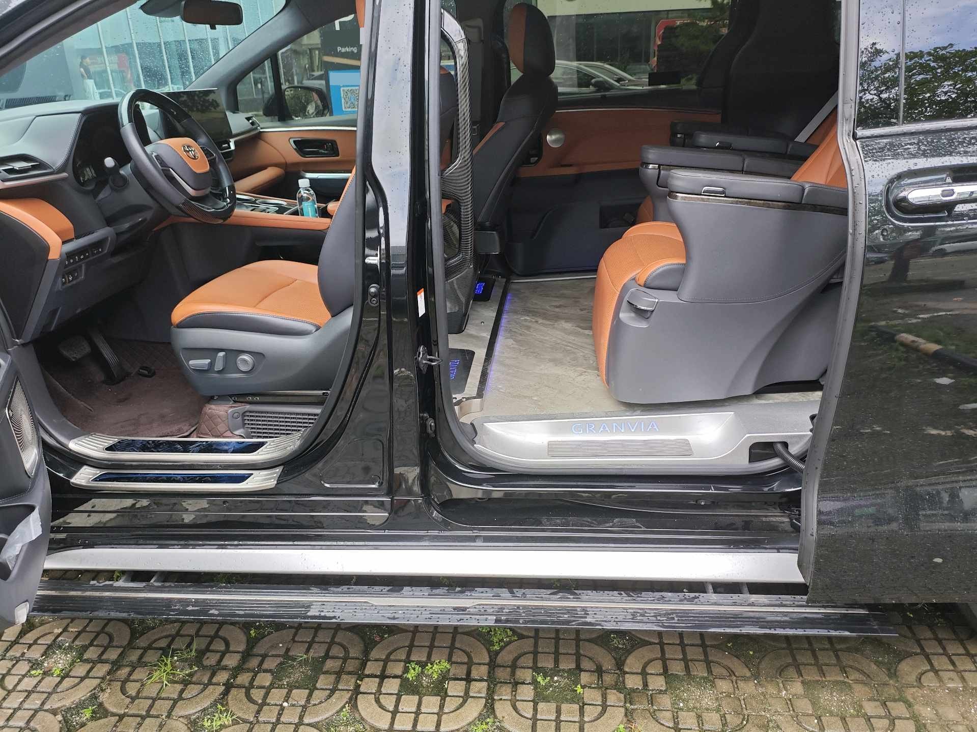 Toyota 2023 Granvia HYBRID 2.5 CVT Comfort Edition