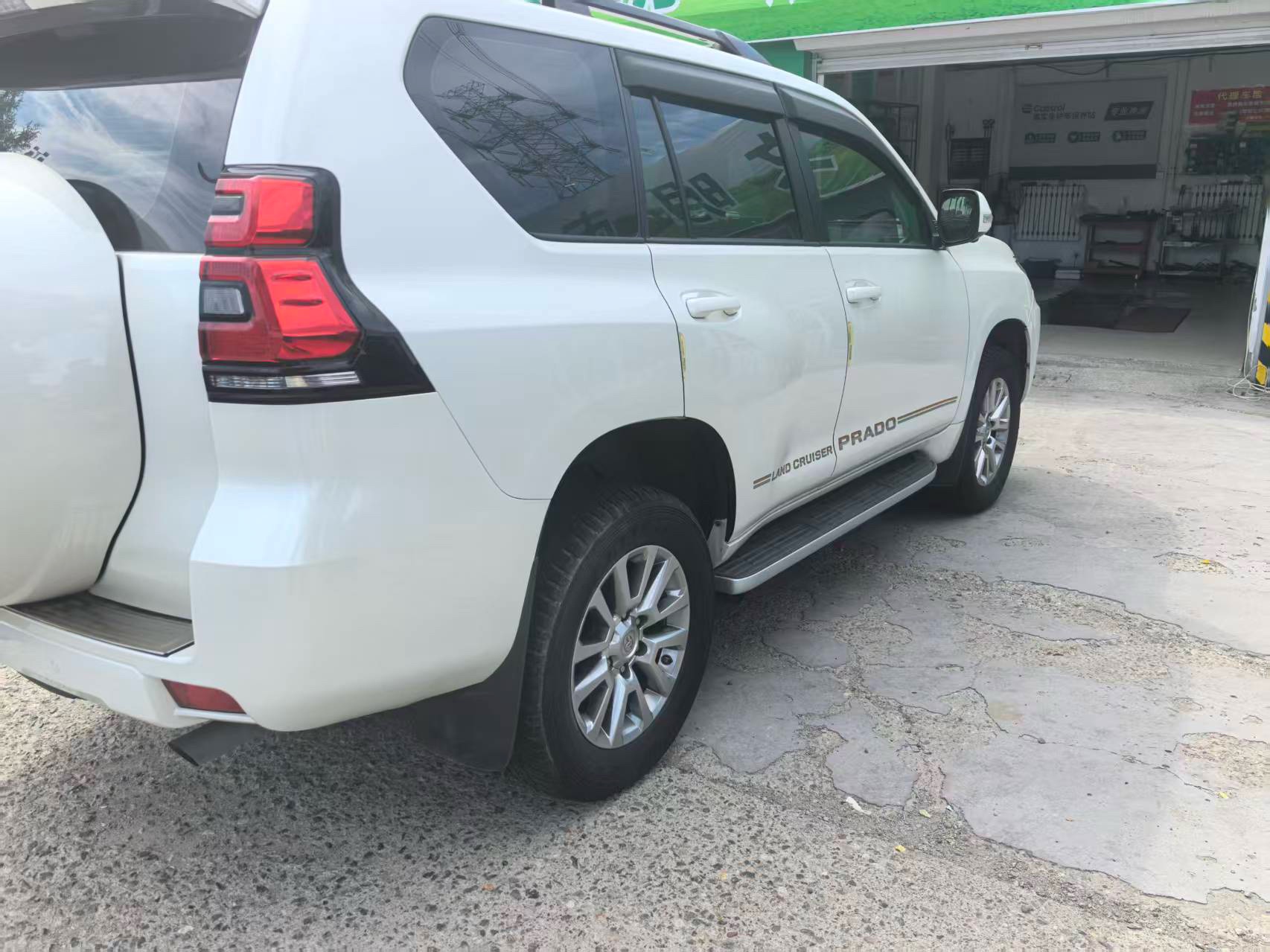Toyota 2018 Prado 3.5 TX-L (Rear-Mounted Spare Tire)