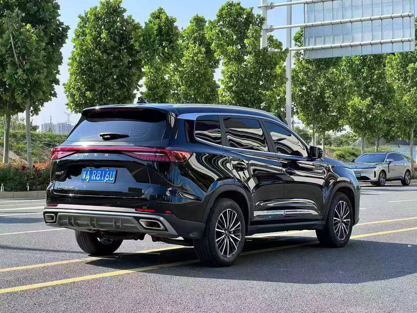 奇瑞 2025款 瑞虎8 PRO 1.6T 290T 两驱尊贵版