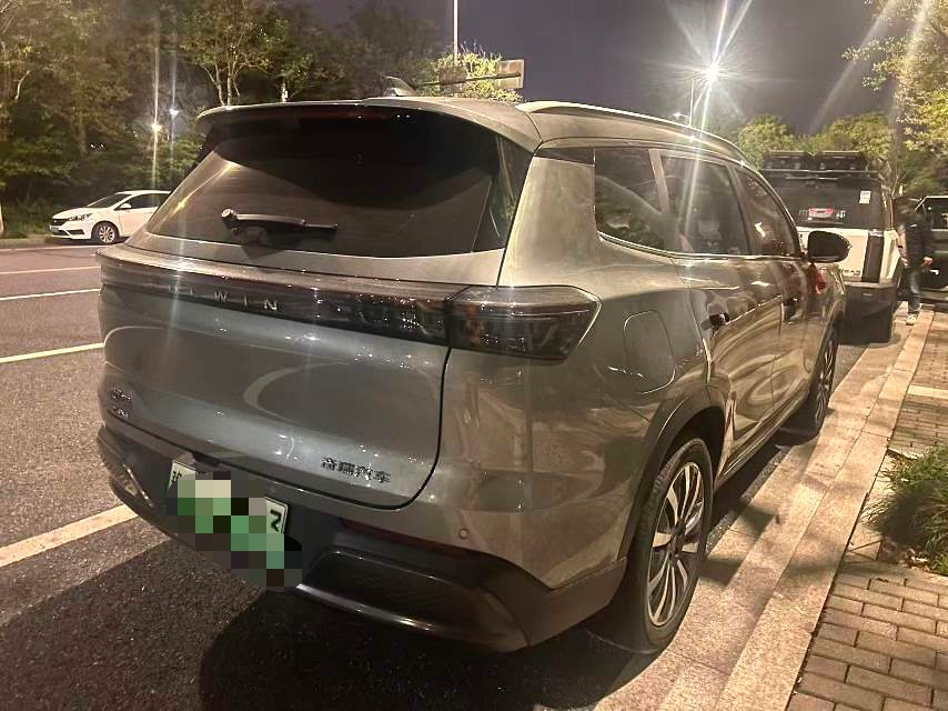 奇瑞 2025款 风云T8 1.5T 130km 豪华版5座