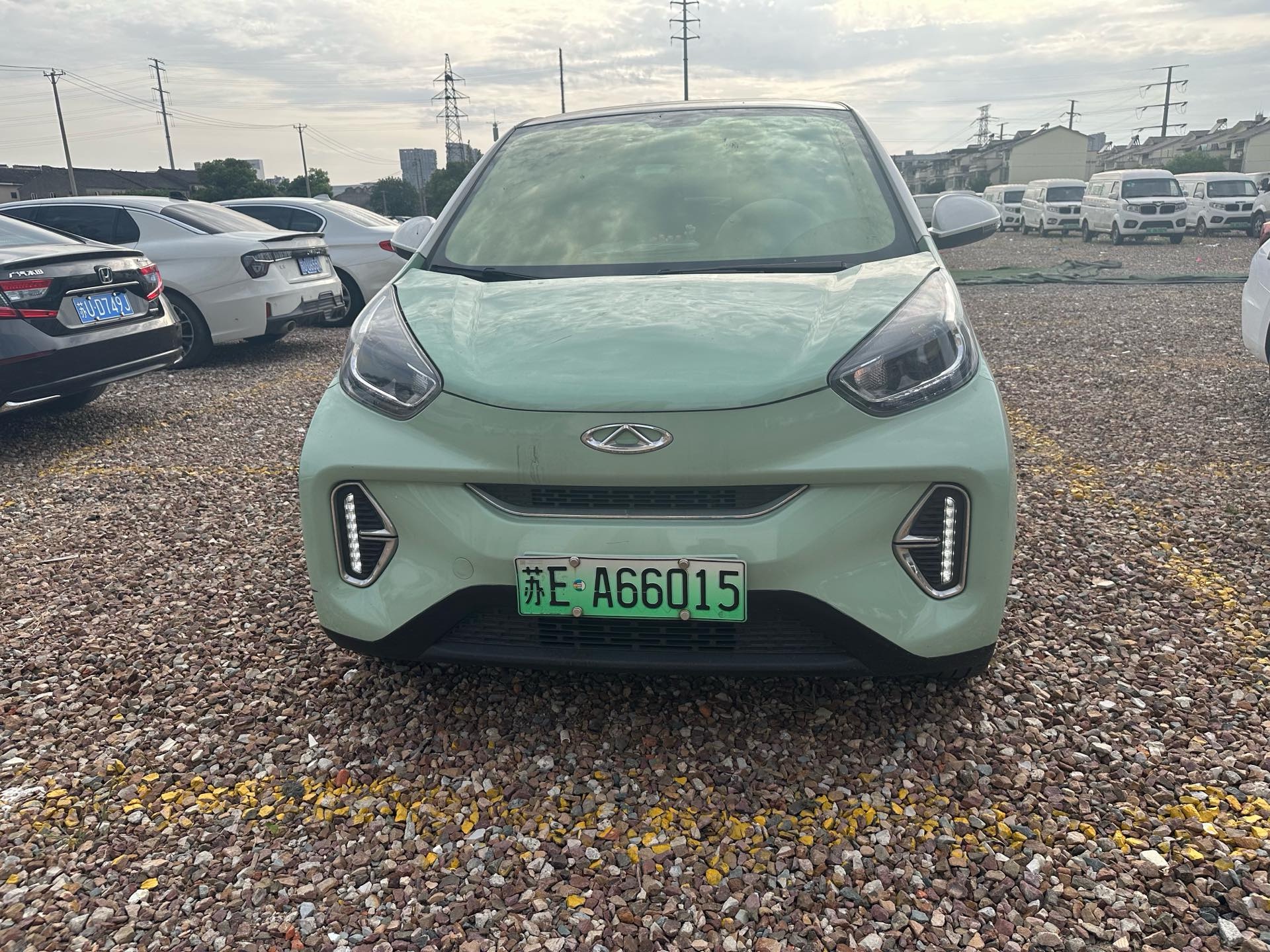 奇瑞 2022款 eQ1 甜粉款 半糖版 磷酸铁锂 30kW 301km(改款)