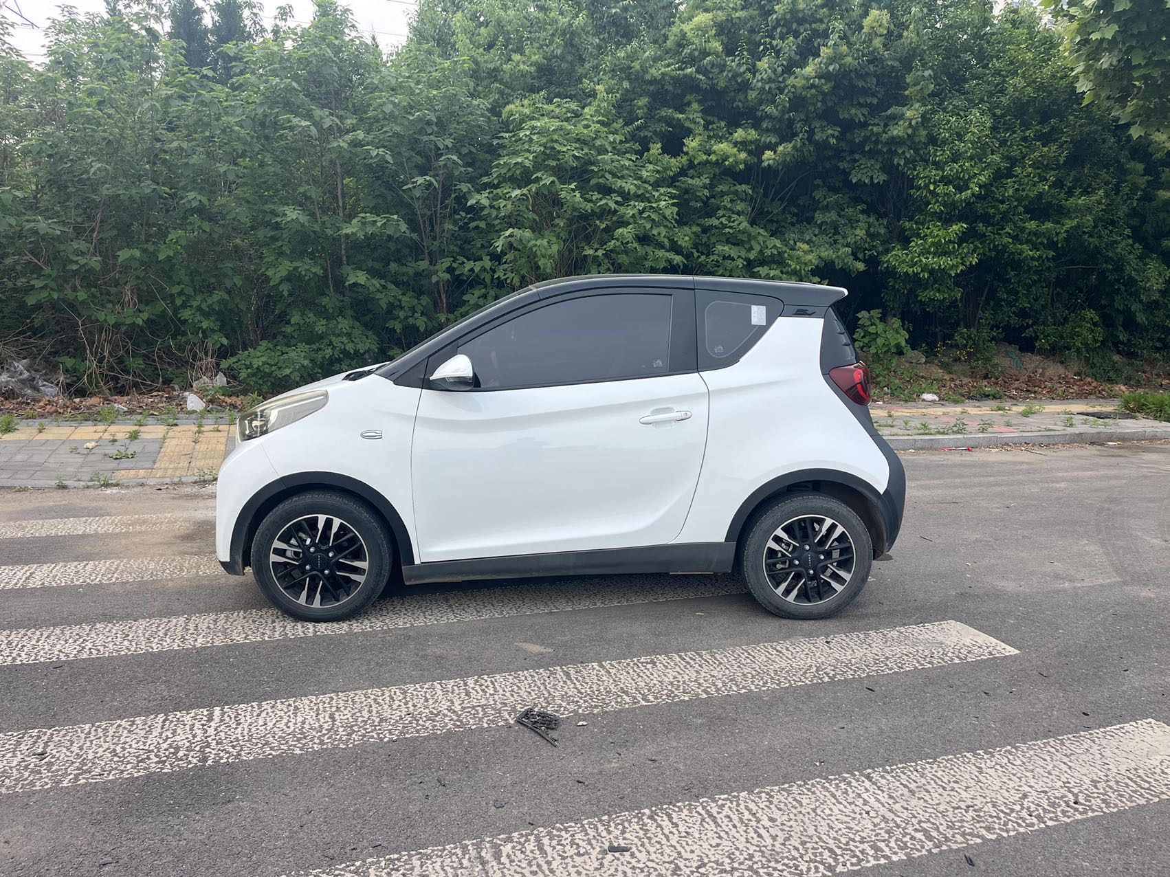 奇瑞 2022款 eQ1 甜粉款 半糖版 三元锂 30kW 301km(改款)