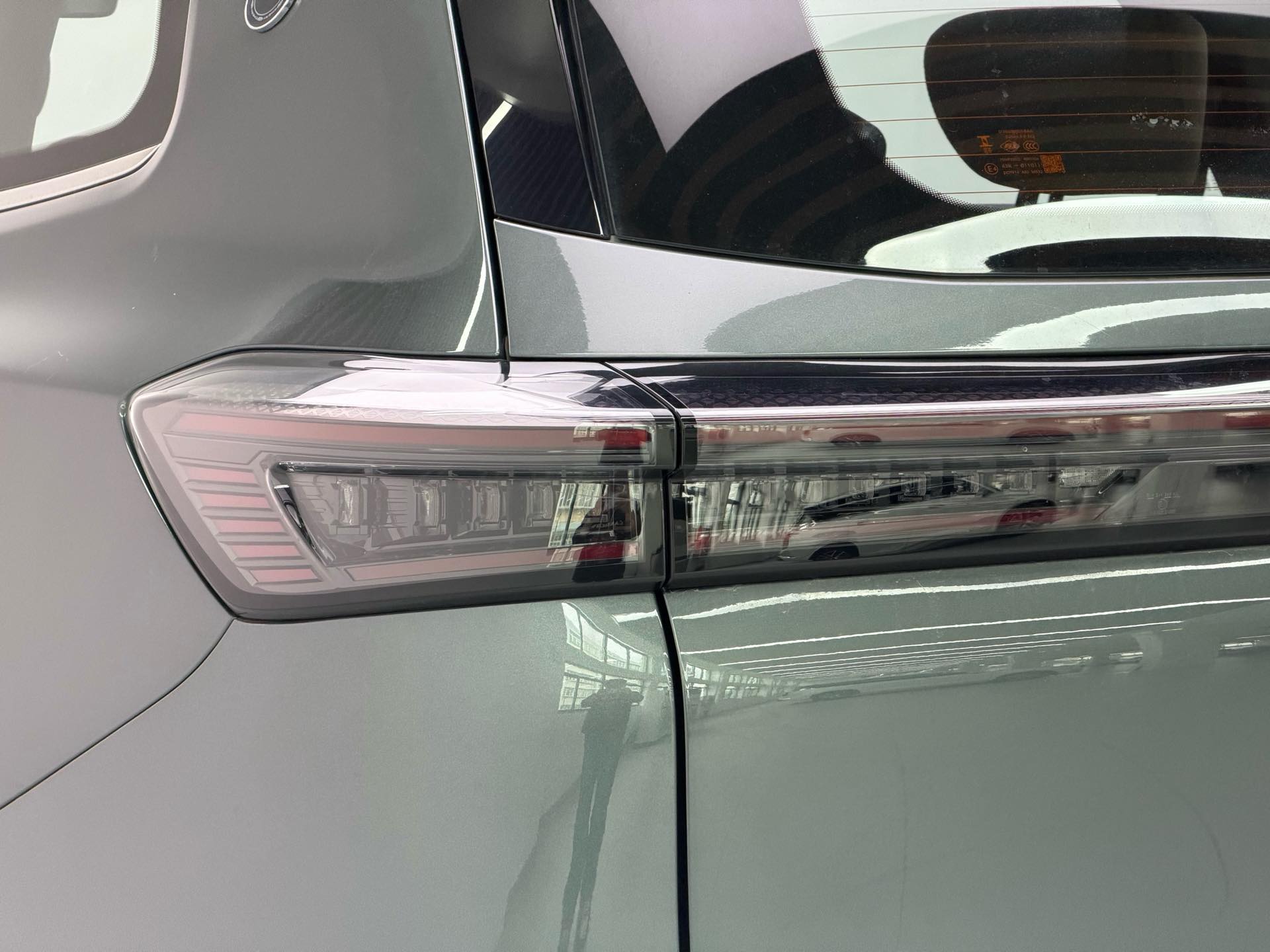 奇瑞 2025款 风云T8 1.5T 130km 尊享版5座