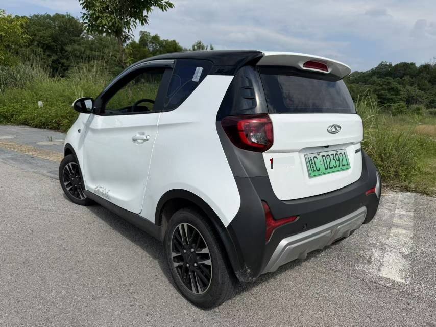 奇瑞 2022款 eQ1 甜粉款 微糖版 磷酸铁锂 30kW 301km