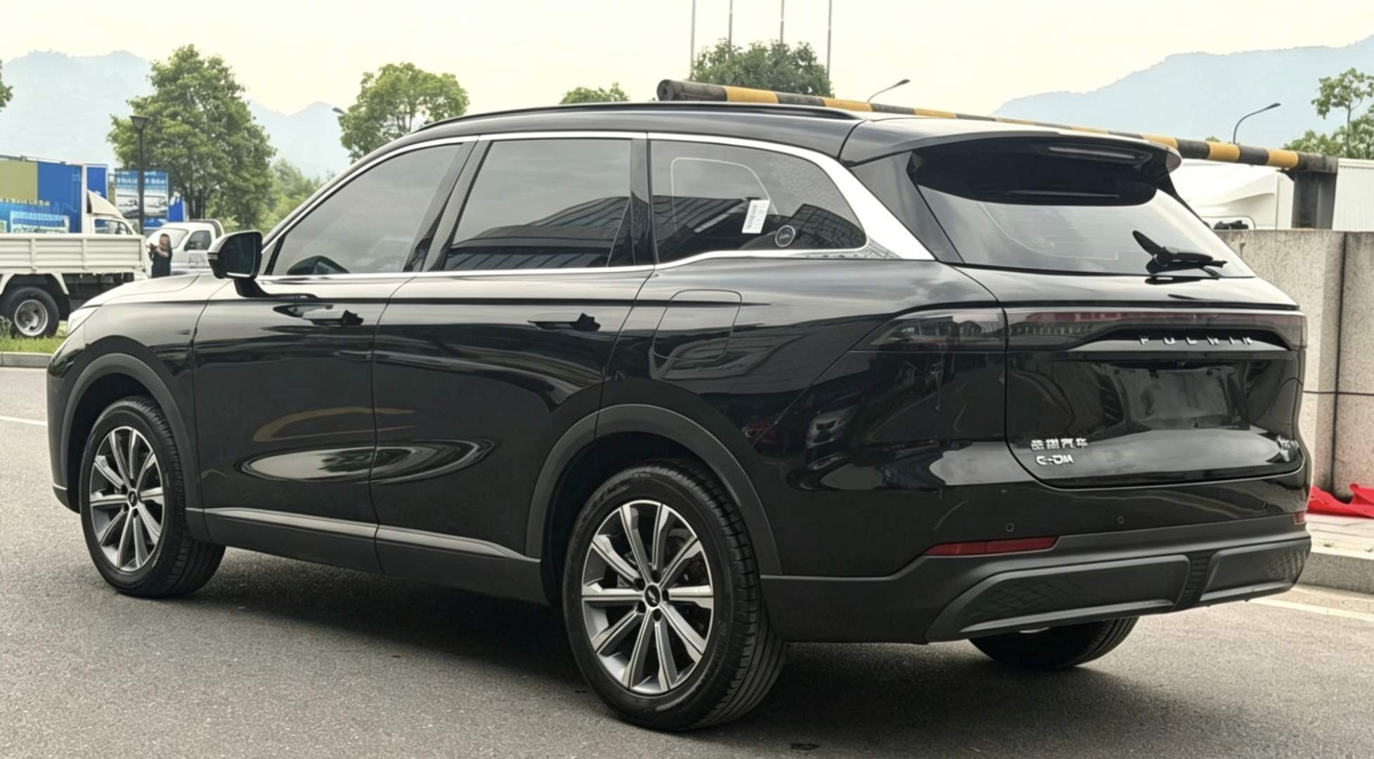 奇瑞 2025款 风云T9 C-DM 1.5T 120 长续航版尊贵型5座磷酸铁锂