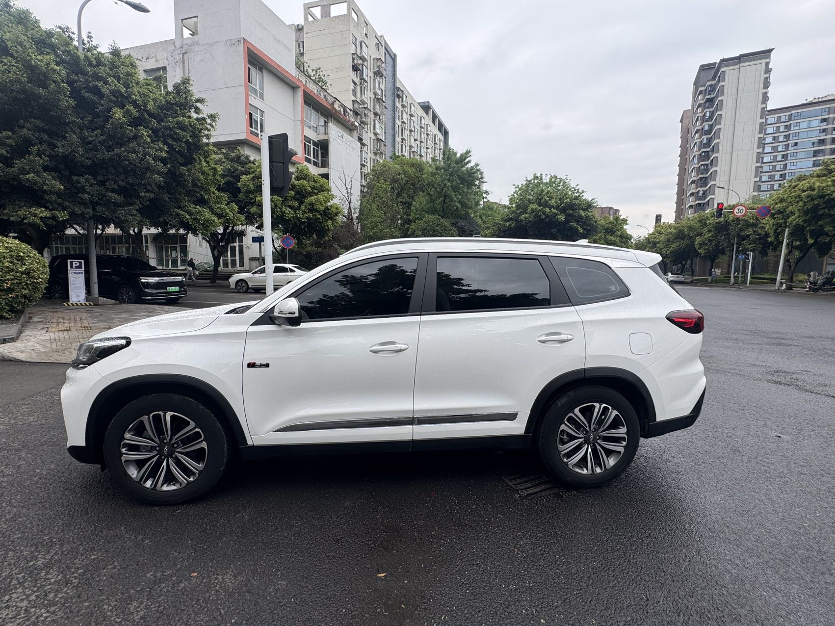 奇瑞 2019款 瑞虎8 1.6TGDI 290TGDI 精英型
