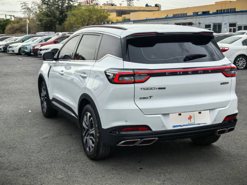 奇瑞 2023款 瑞虎7 PLUS 1.6TGDI 尊贵型