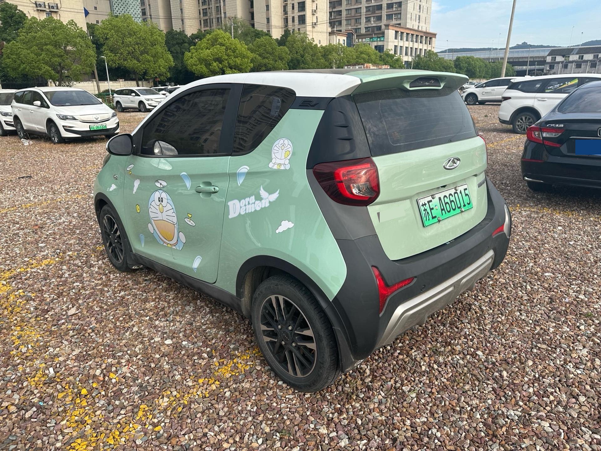奇瑞 2022款 eQ1 甜粉款 半糖版 磷酸铁锂 30kW 301km(改款)