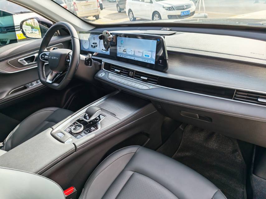 奇瑞 2025款 瑞虎8 PRO 1.6T 290T 两驱豪华版