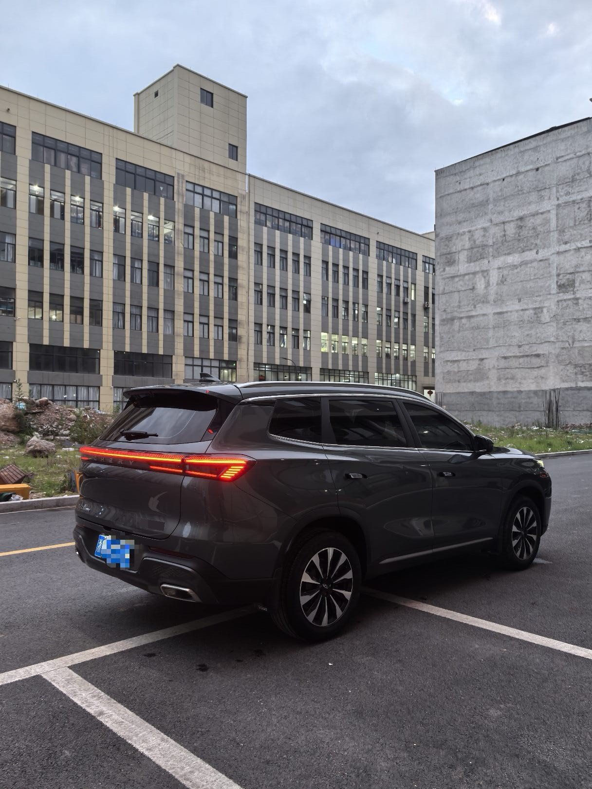 奇瑞 2025款 瑞虎8 PLUS 1.6TGDI 290TGDI 尊贵型