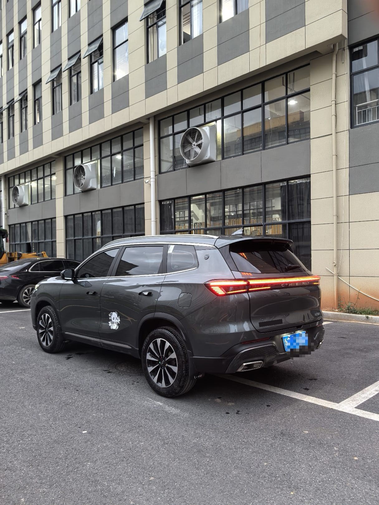 奇瑞 2025款 瑞虎8 PLUS 1.6TGDI 290TGDI 尊贵型