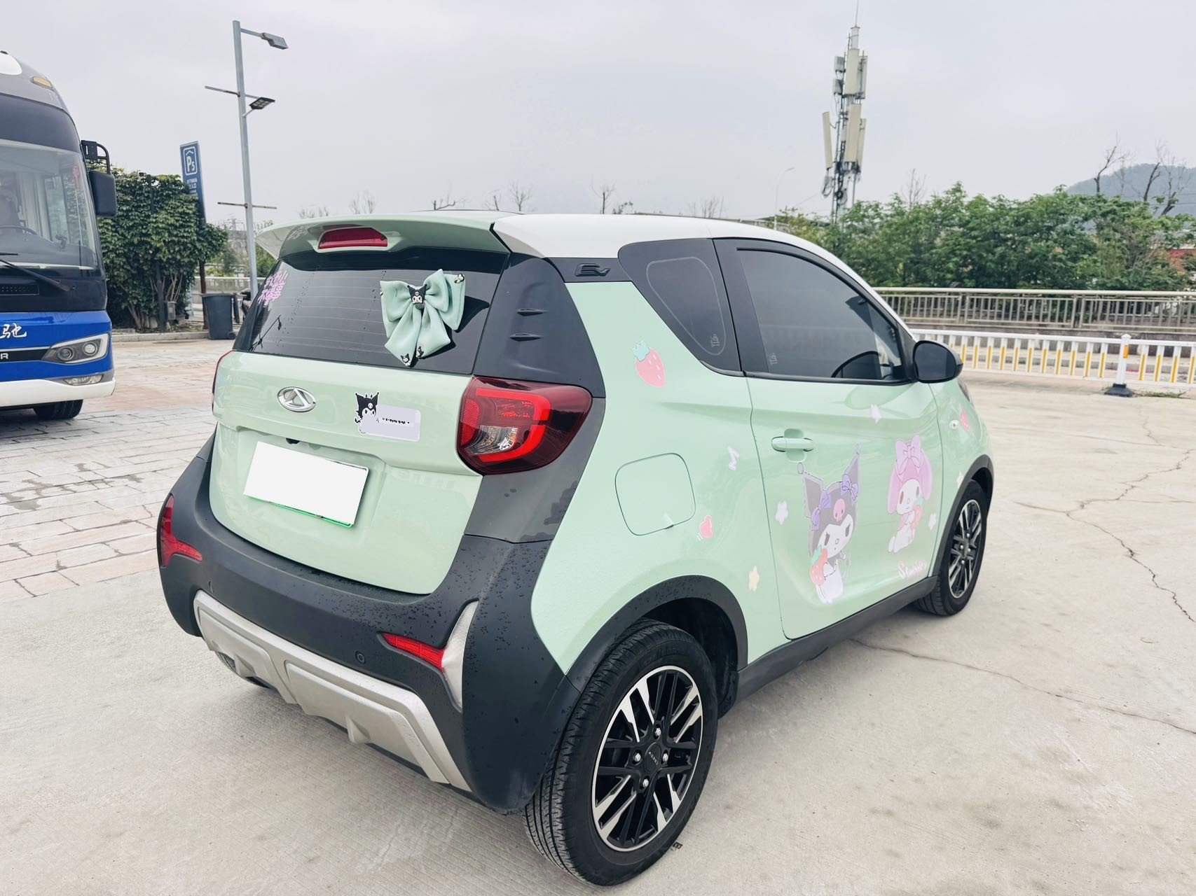 奇瑞 2022款 eQ1 甜粉款 半糖版 三元锂 30kW 301km(改款)