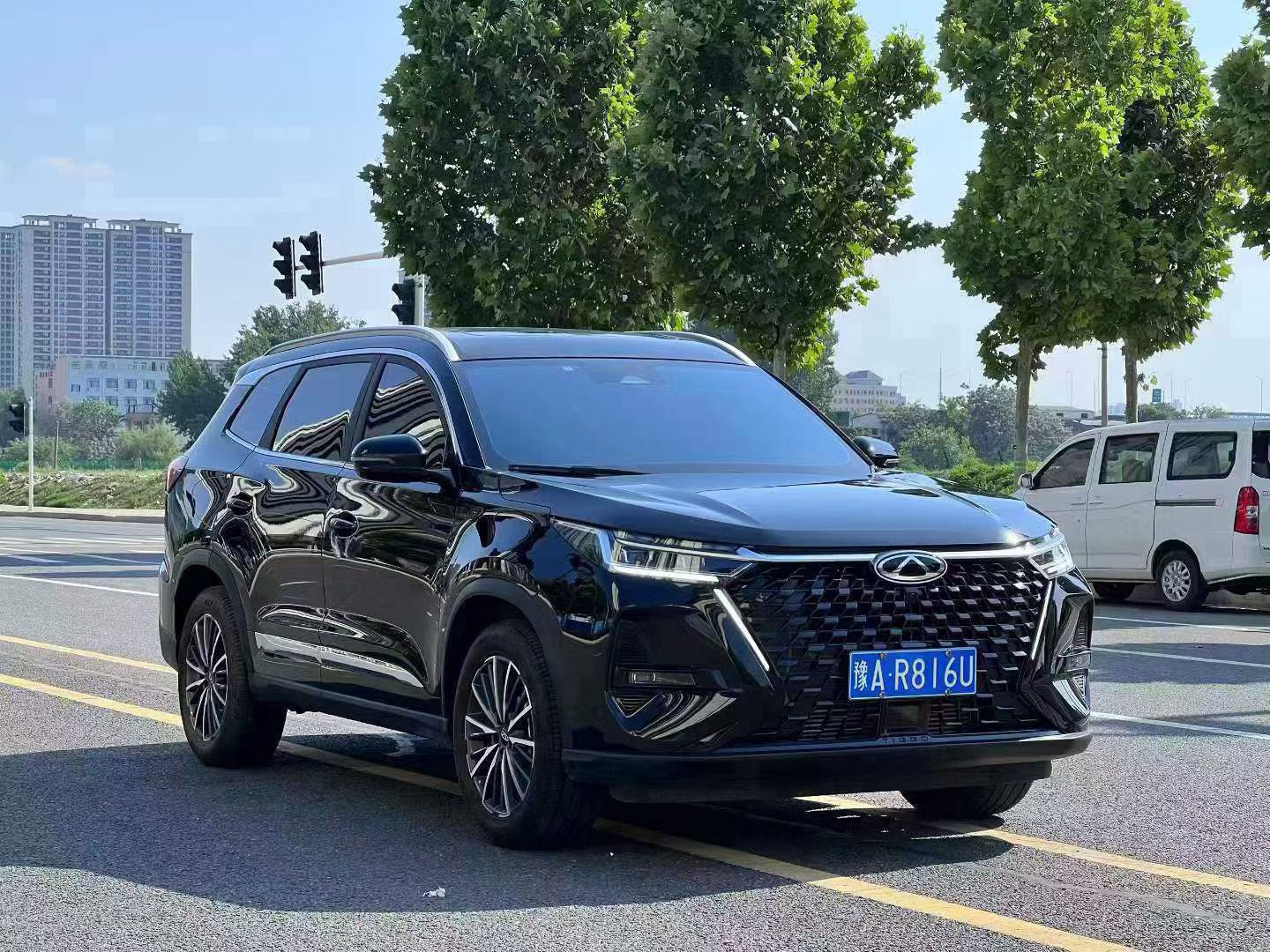 奇瑞 2025款 瑞虎8 PRO 1.6T 290T 两驱尊贵版