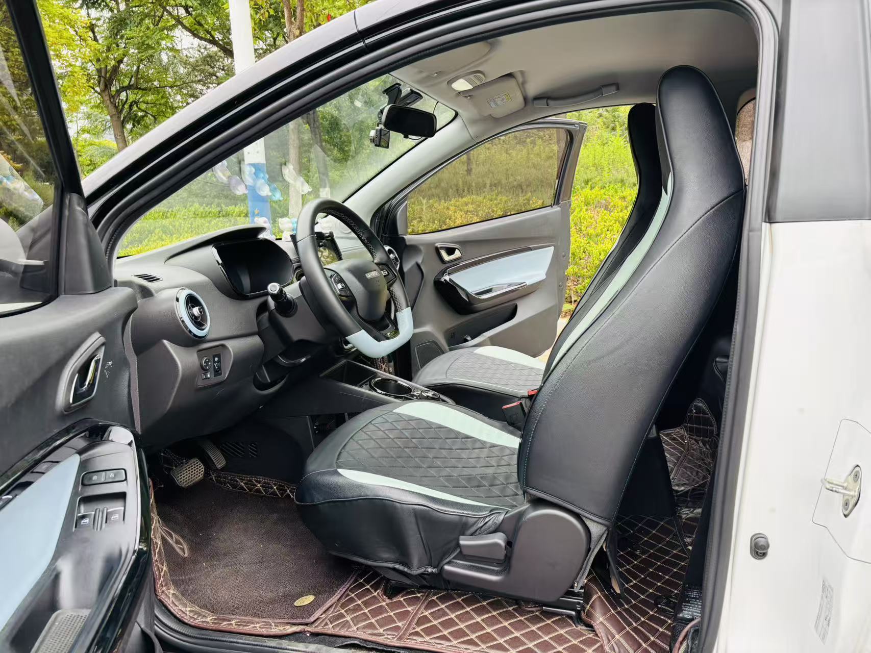 Chery 2021 eQ1 20万蚁粉款 才气版 LFP 301km