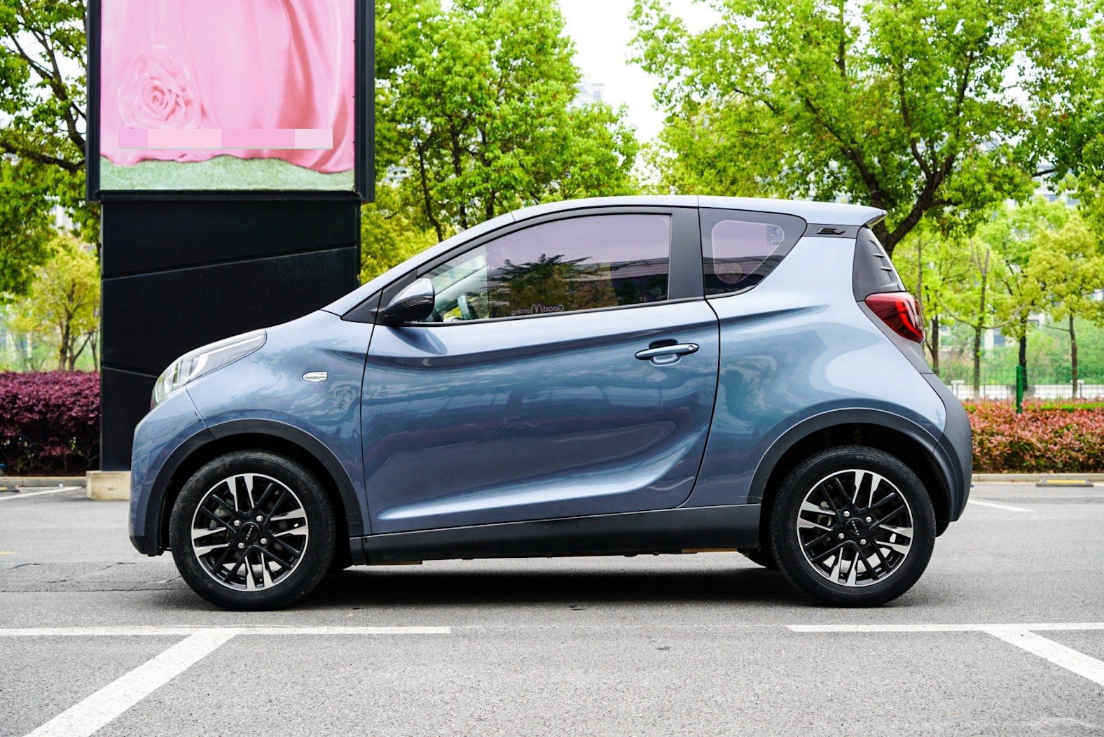 奇瑞 2022款 eQ1 甜粉款 半糖版 三元锂 30kW 301km