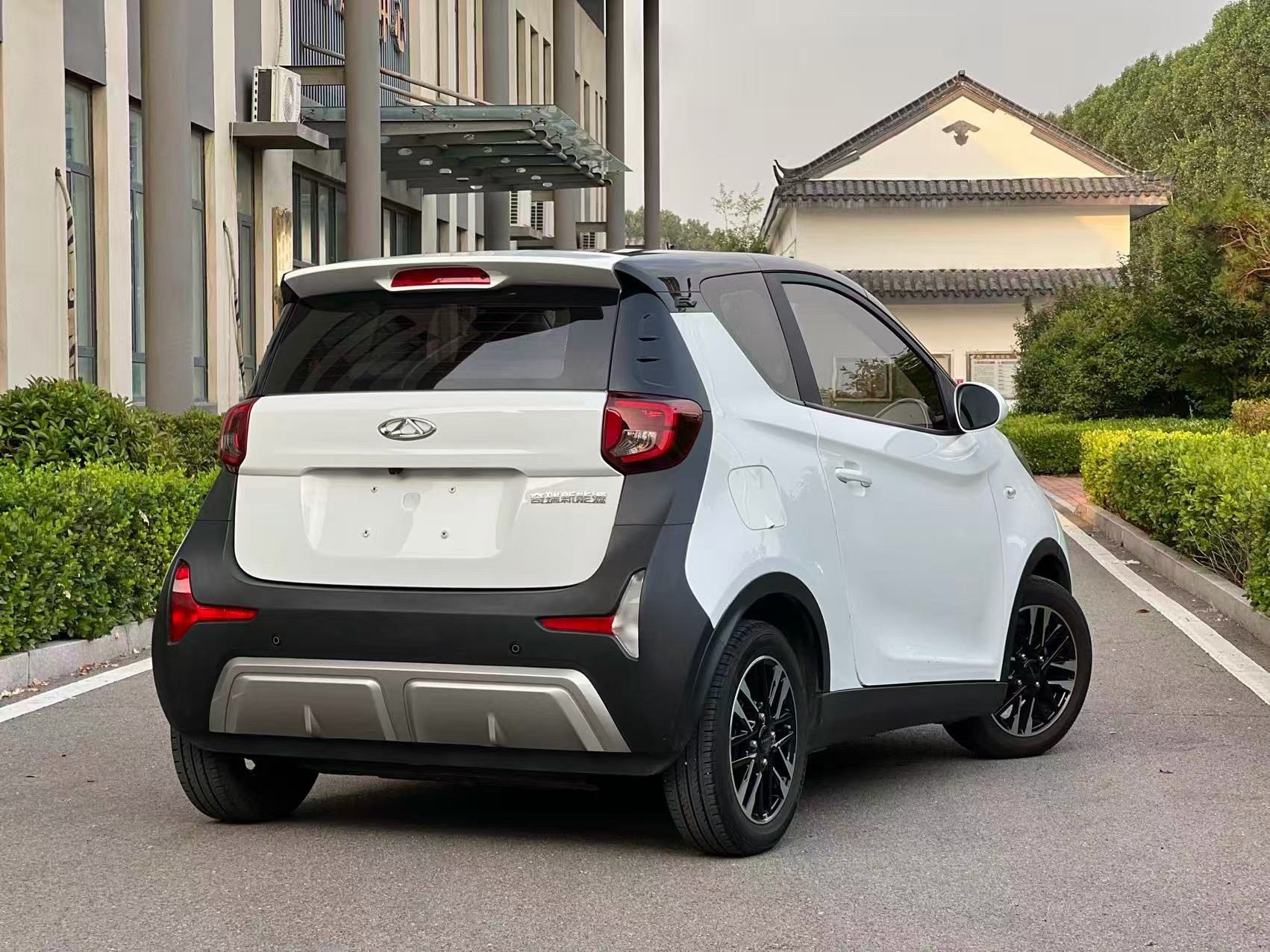 奇瑞 2022款 eQ1 甜粉款 微糖版 磷酸铁锂 30kW 301km