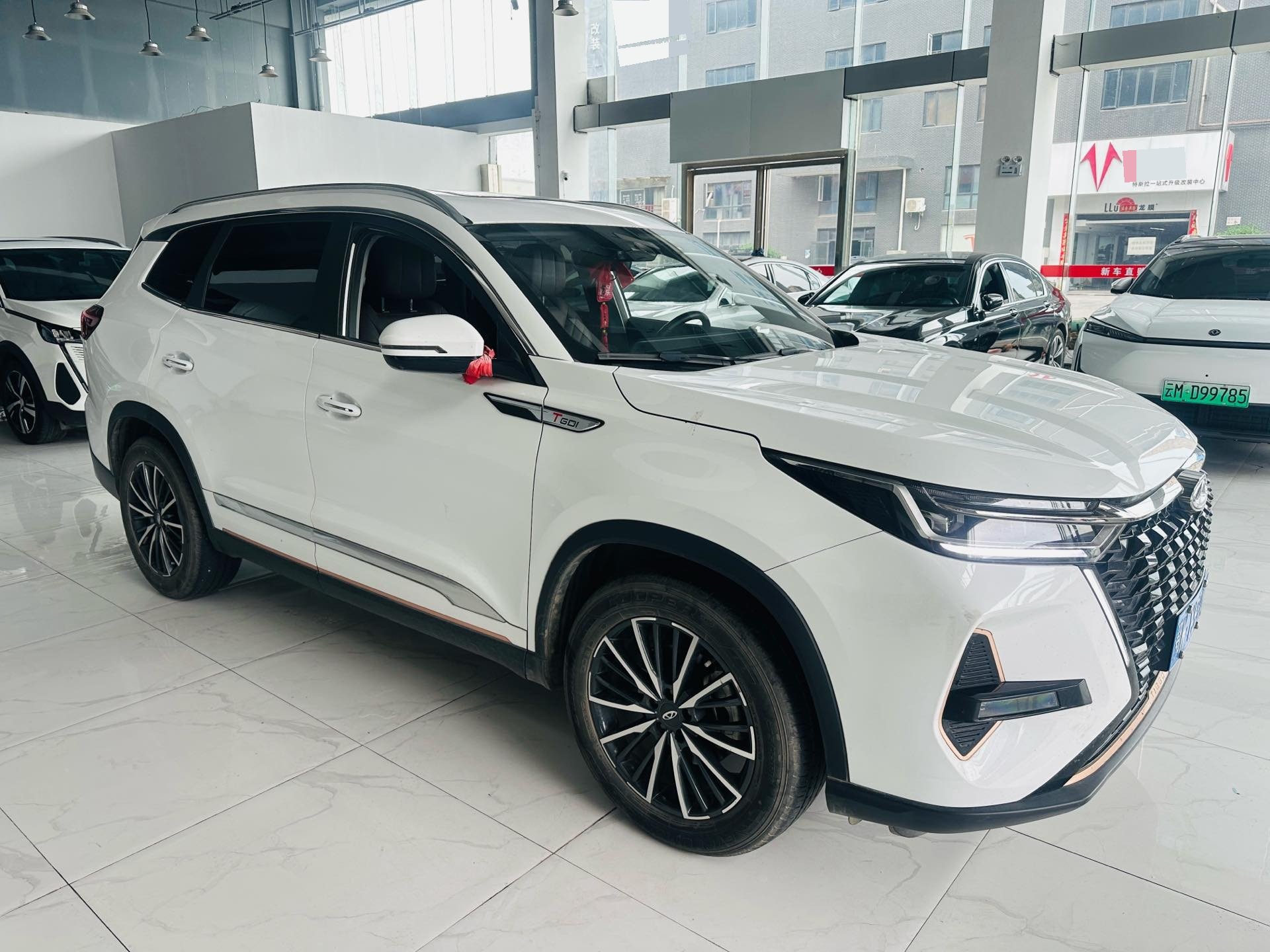 奇瑞 2022款 瑞虎8 PRO 1.6T 290T 两驱深空版5座