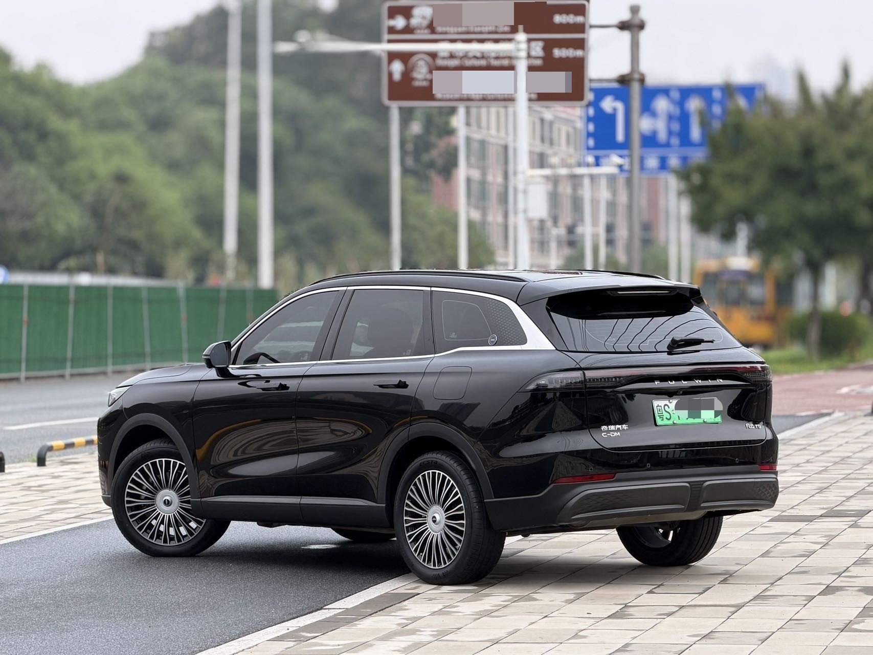 奇瑞 2024款 风云T9 C-DM 1.5T 120 长续航版旗舰型7座