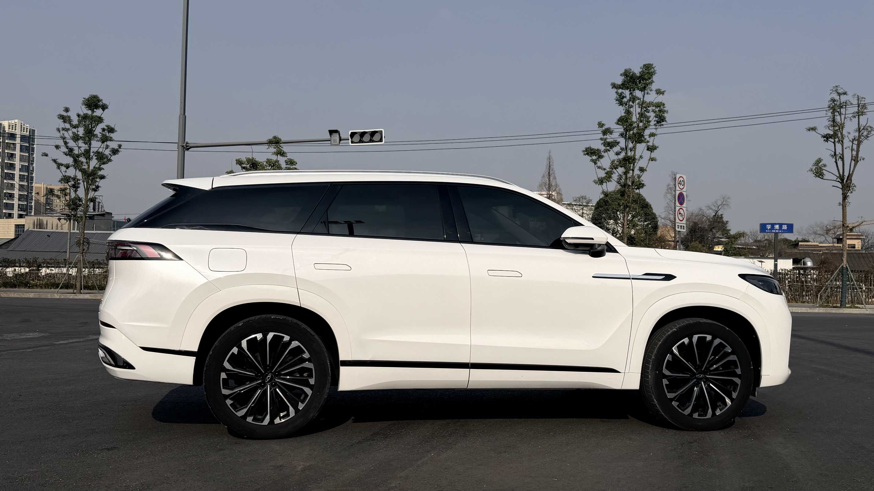 奇瑞 2023款 瑞虎9 2.0T 400T 两驱豪华版5座