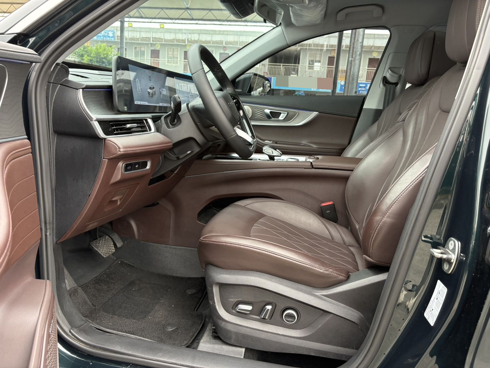 奇瑞 2024款 瑞虎8 PRO 2.0T 390T 冠军版两驱巅峰版5座