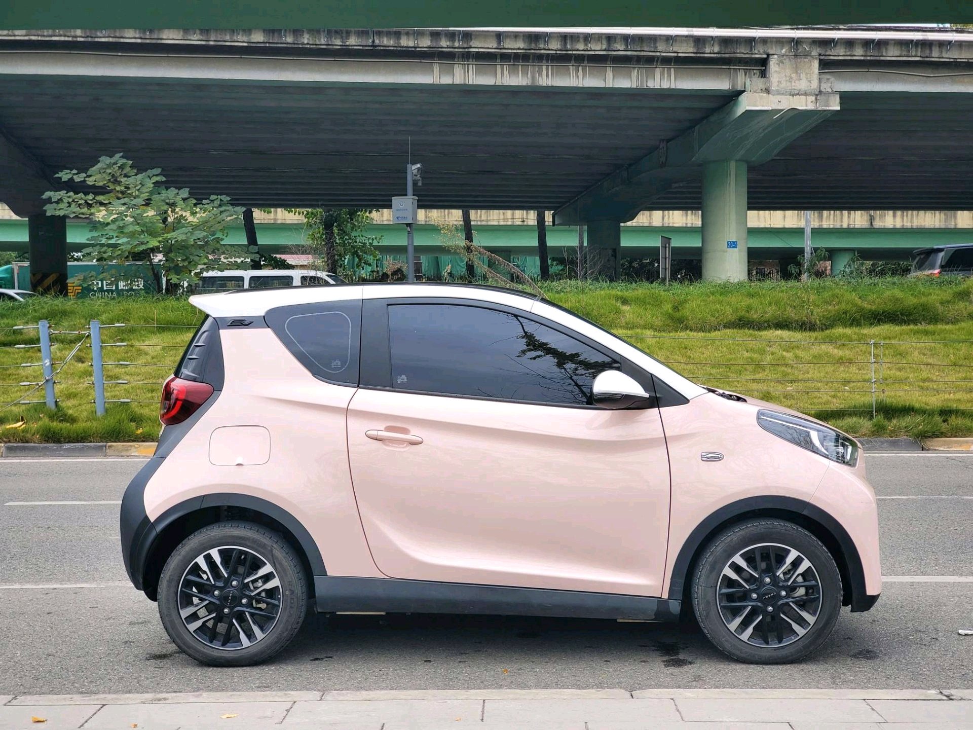 Chery 2022 eQ1 Sweet Pink Half Sugar Edition LFP 30kW 301km