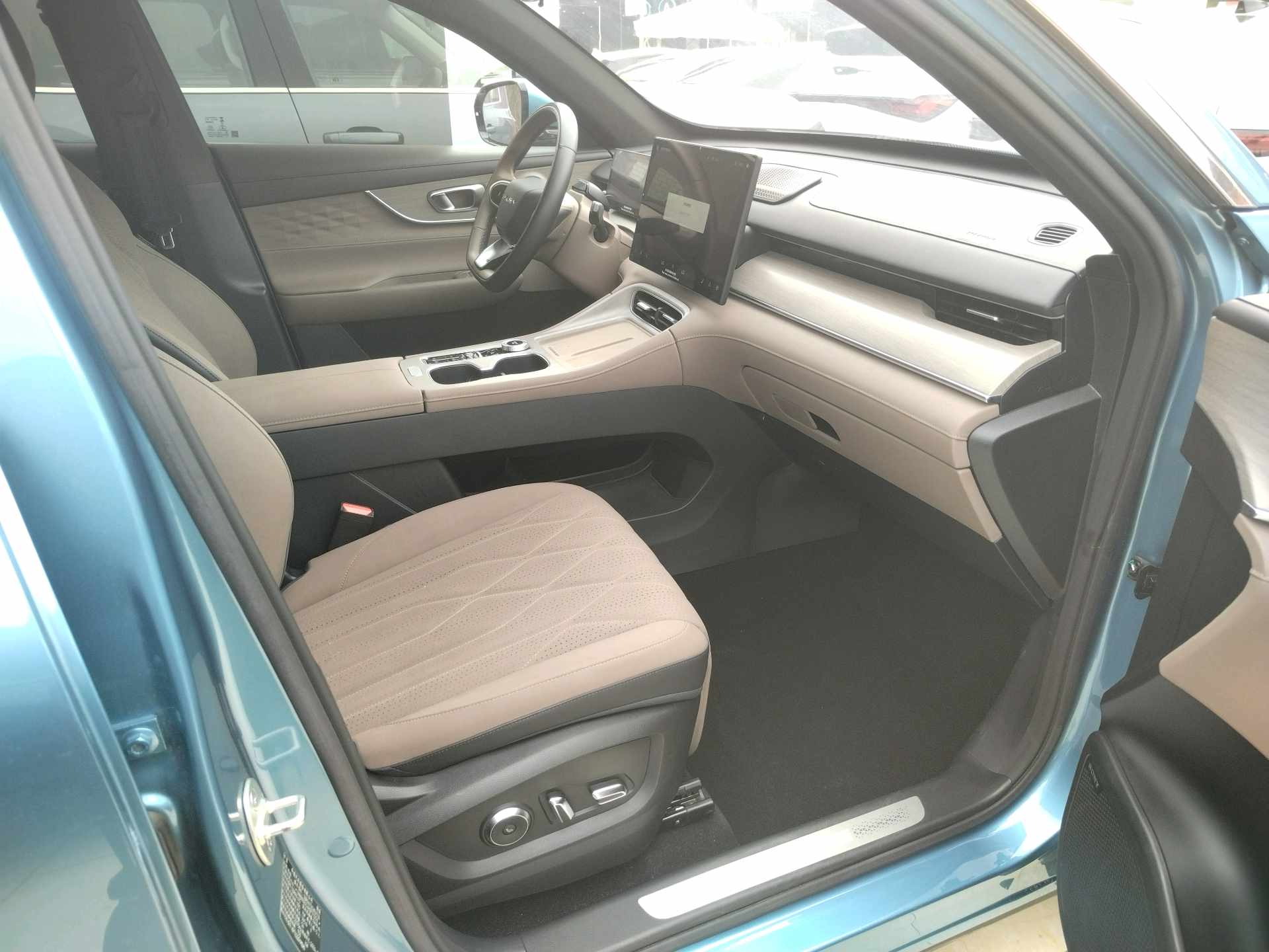 Chery 2025 Tiggo 8 PLUS C-DM 1.5T 116km Premium 5-Seater
