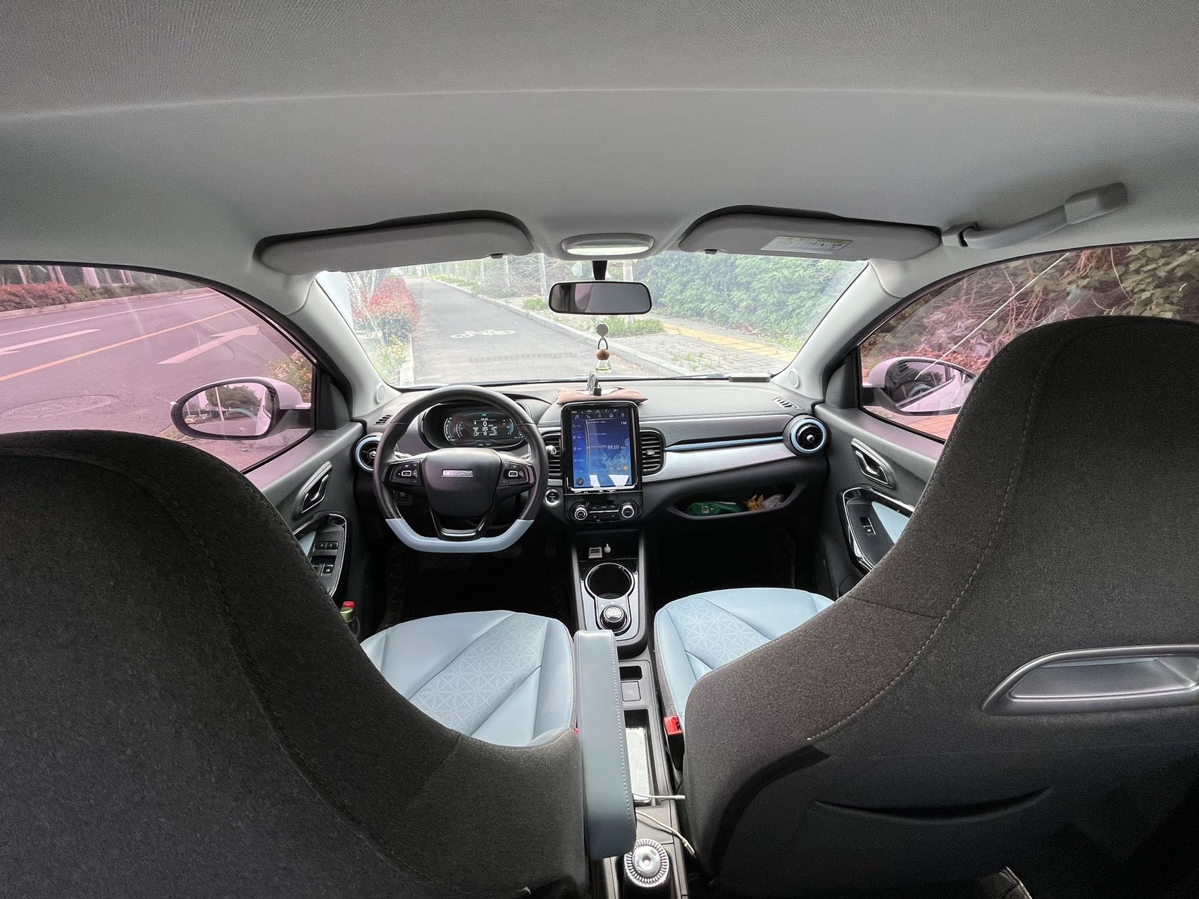 奇瑞 2022款 eQ1 甜粉款 半糖版 三元锂 30kW 301km(改款)