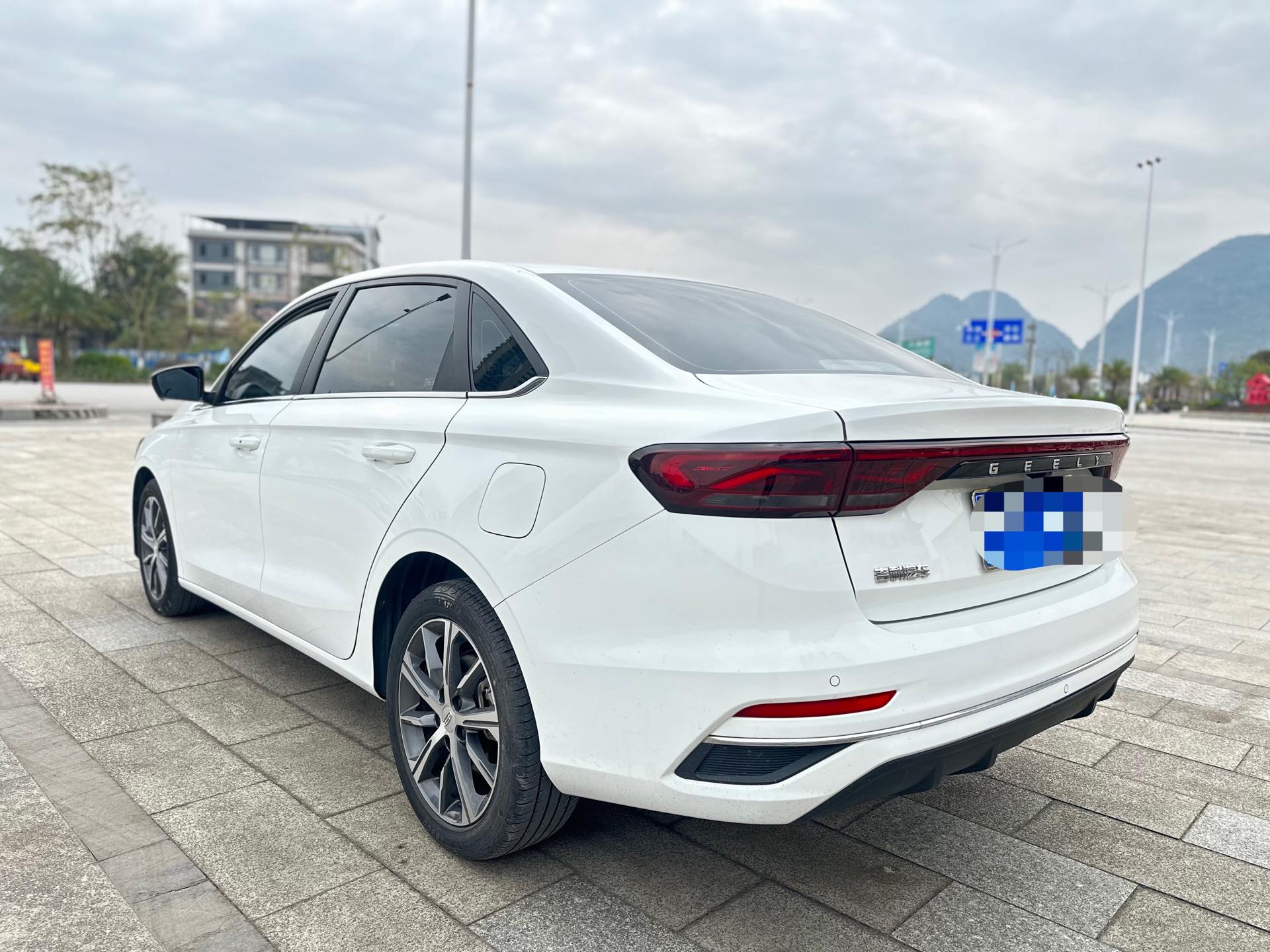 Geely 2023 Emgrand Sedan 1.5 CVT Champion Premium
